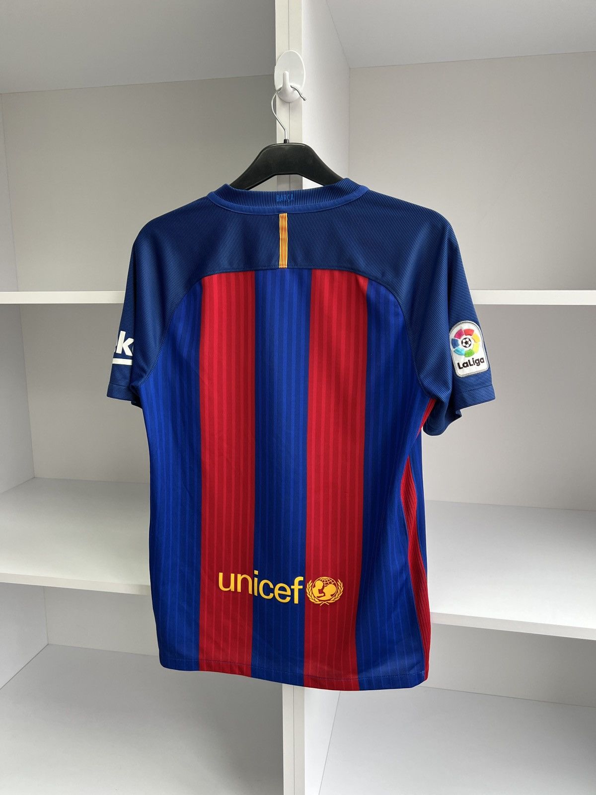 Nike × Vintage Vintage Barcelona Home 16/17 Jersey Size US S / EU 44-46 / 1 - 20 Thumbnail