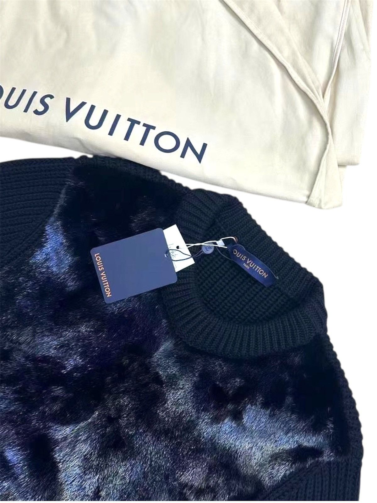Louis Vuitton Louis Vuitton Monogram L Fur Crew Neck Sweater Size US L / EU 52-54 / 3 - 3 Thumbnail