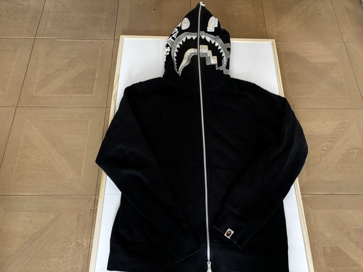 Bape Auth ale bape glow in the dark shark full zip hoodie M used Size US M / EU 48-50 / 2 - 1 Thumbnail