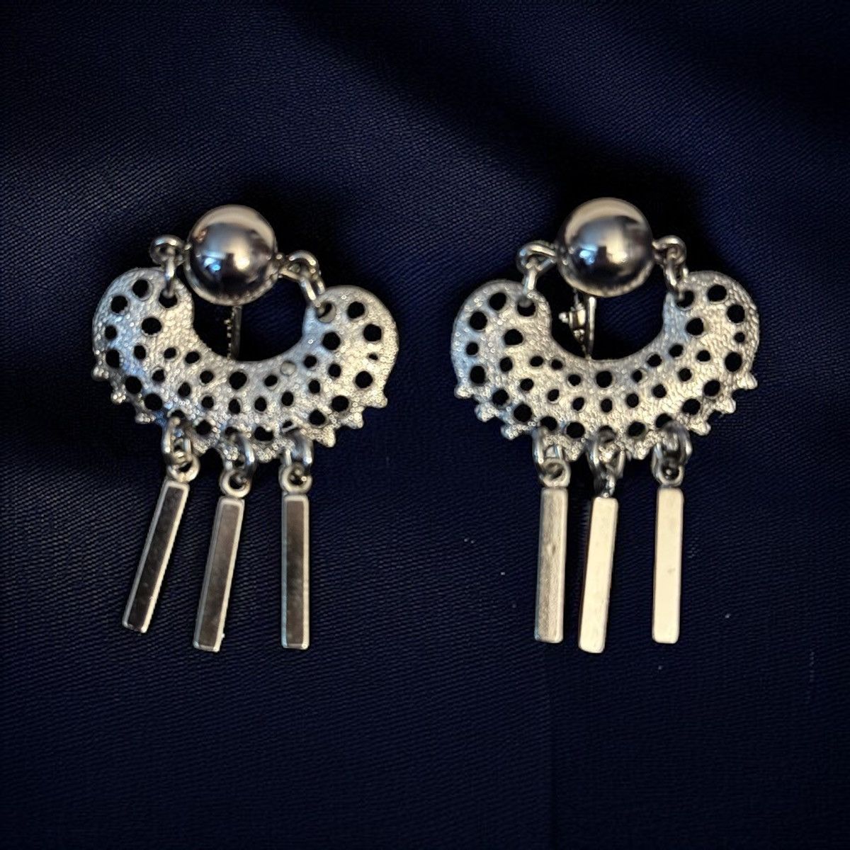 Vintage Vintage Sarah Coventry Charisma silver tone clip on earrings Size ONE SIZE - 1 Thumbnail