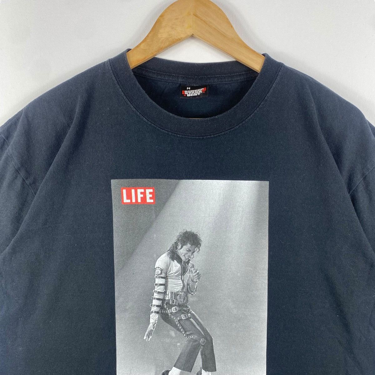 Band Tees × Michael Jackson MICHAEL JACKSON Photo By DMI Bad Tour Life Magazine Tee Size US M / EU 48-50 / 2 - 2 Thumbnail