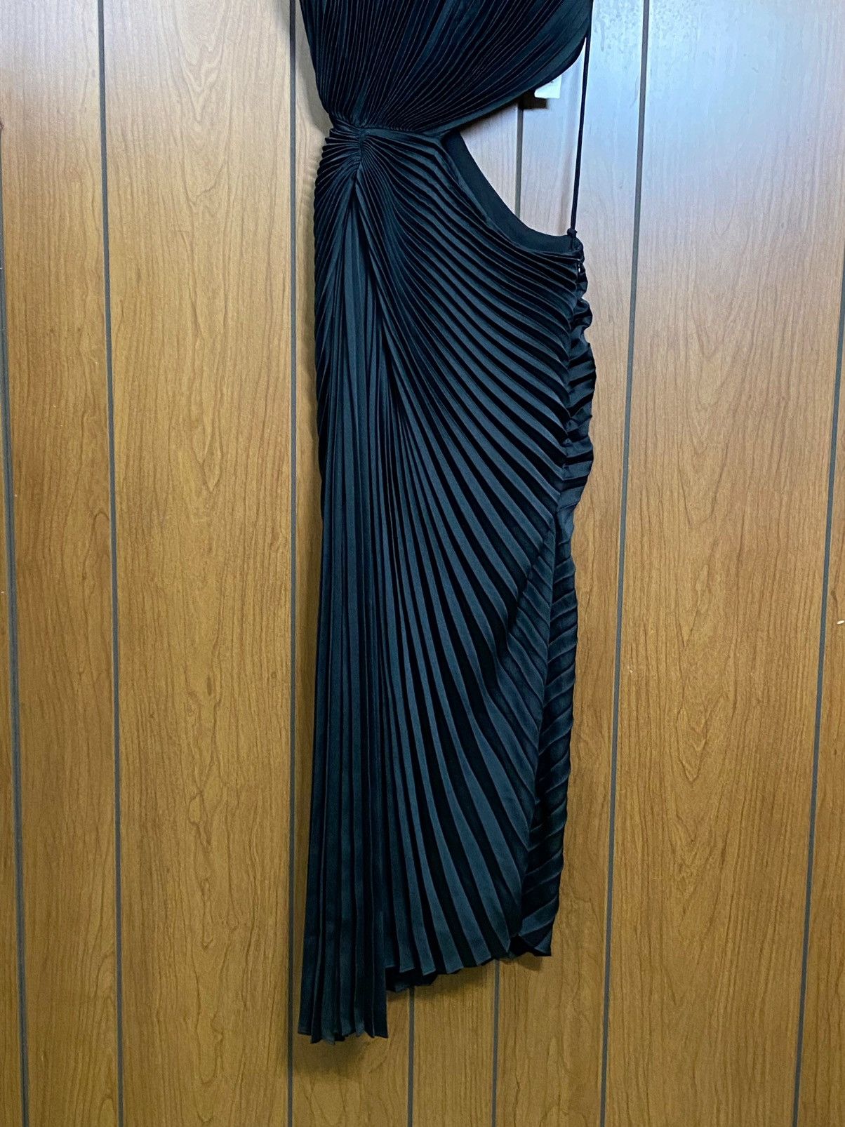 Alice + Olivia Alice + Olivia Pleated Cut-Out Midi-Dress size 0 Size XS / US 0-2 / IT 36-38 - 9 Thumbnail