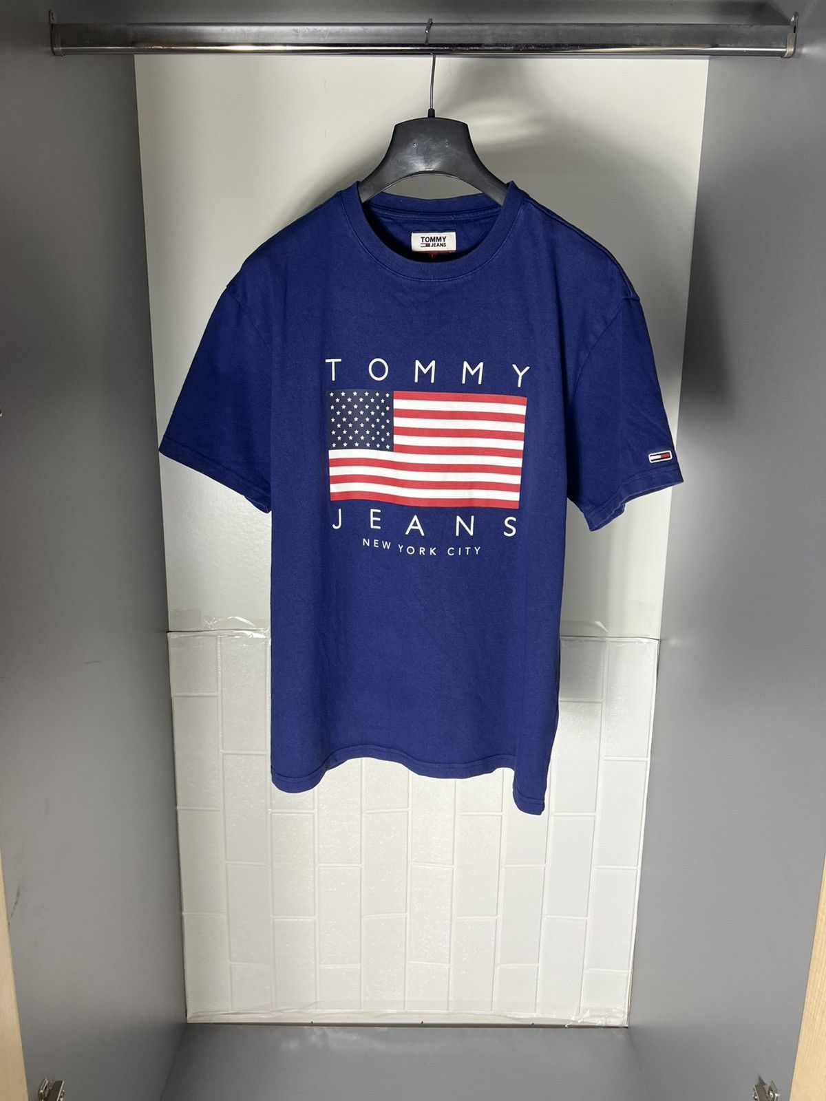 Tommy Jeans × Vintage VERY RARE TOMMY HILFIGER JEANS BIG LOGO USA FLAG T-SHIRT Y2K Size US L / EU 52-54 / 3 - 1 Thumbnail