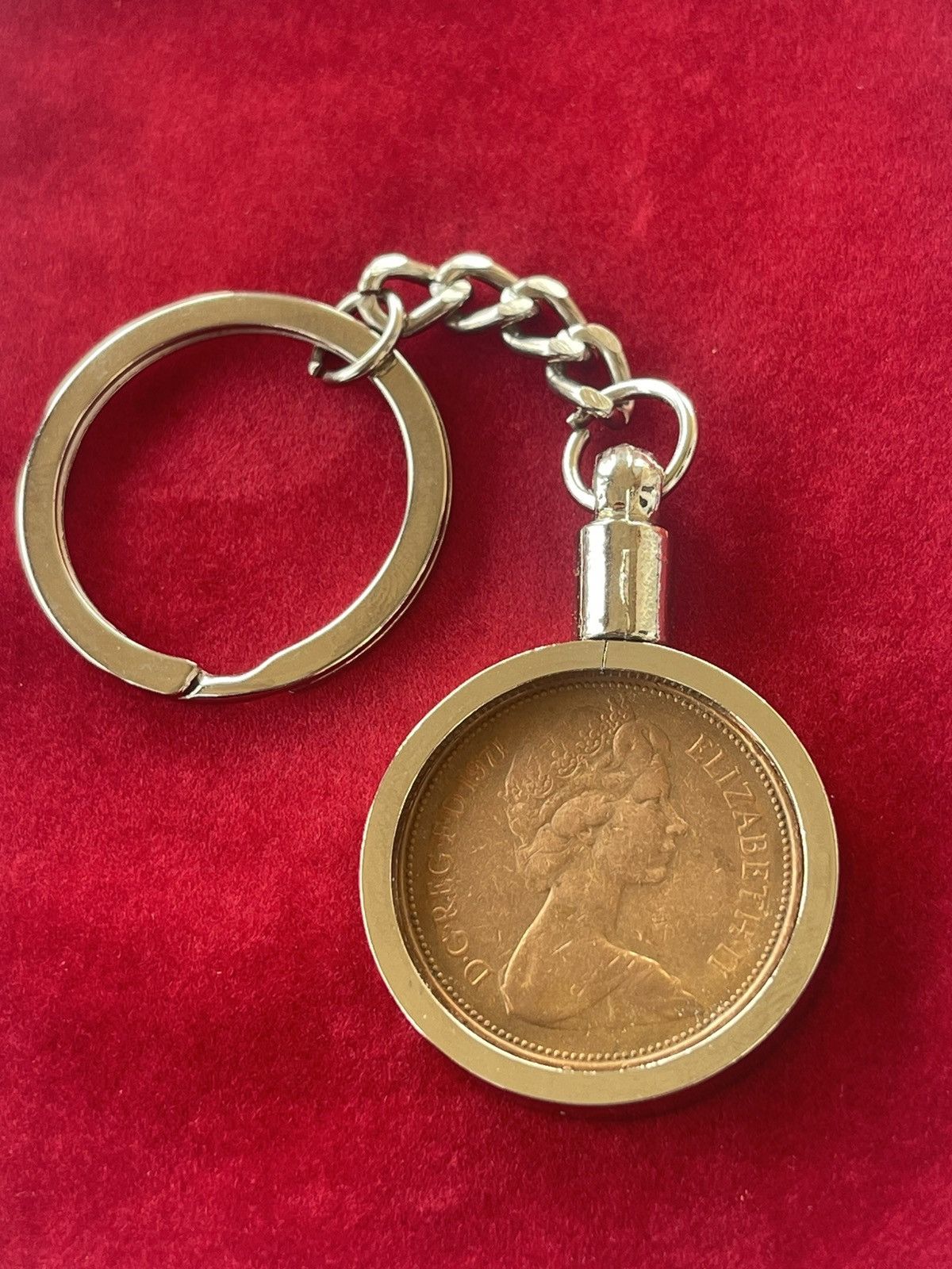 Vintage British bronze coin keychain Size ONE SIZE - 1 Thumbnail