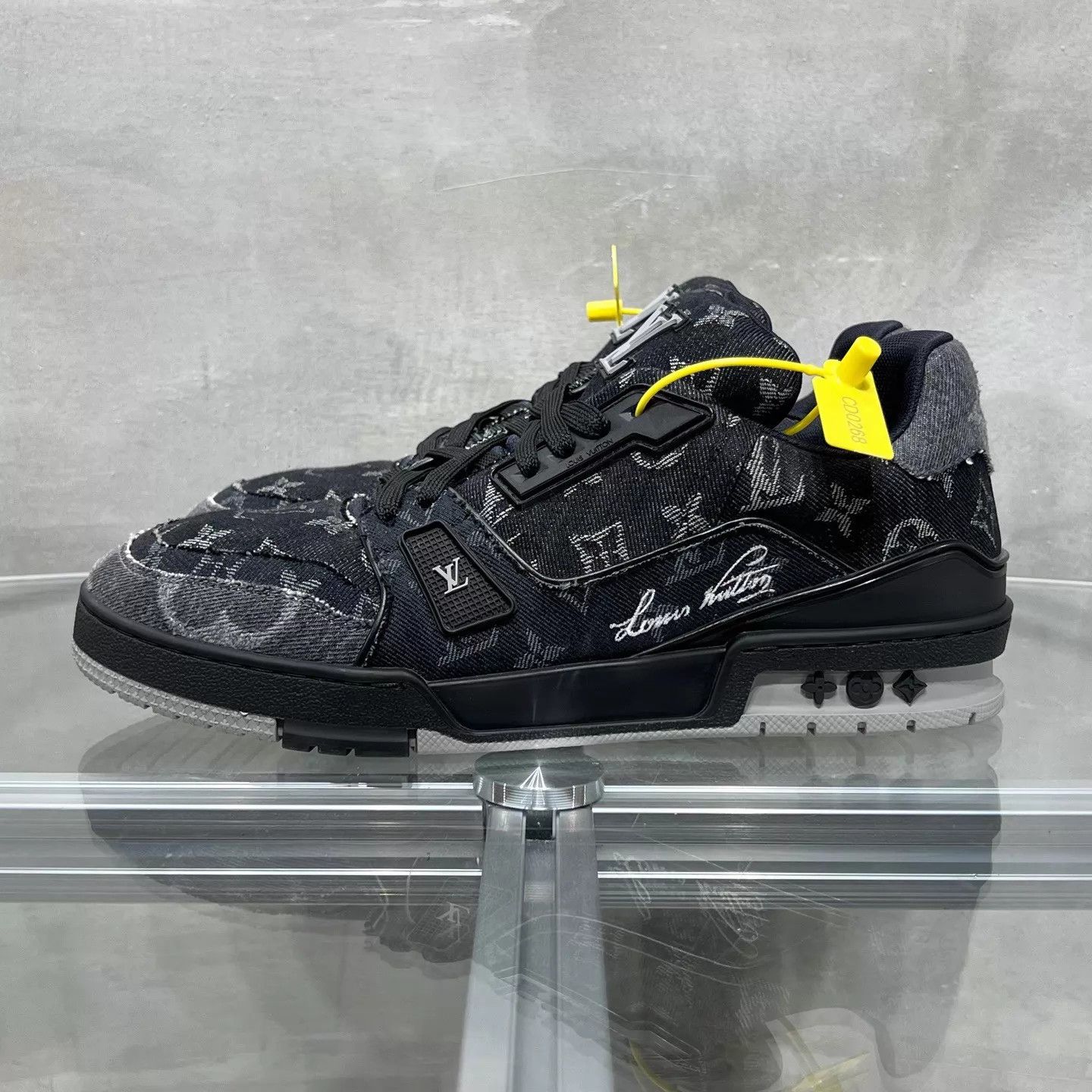 Louis Vuitton LV Trainer Black Distressed Denim UK8 42 Size US 9 / EU 42 - 3 Thumbnail