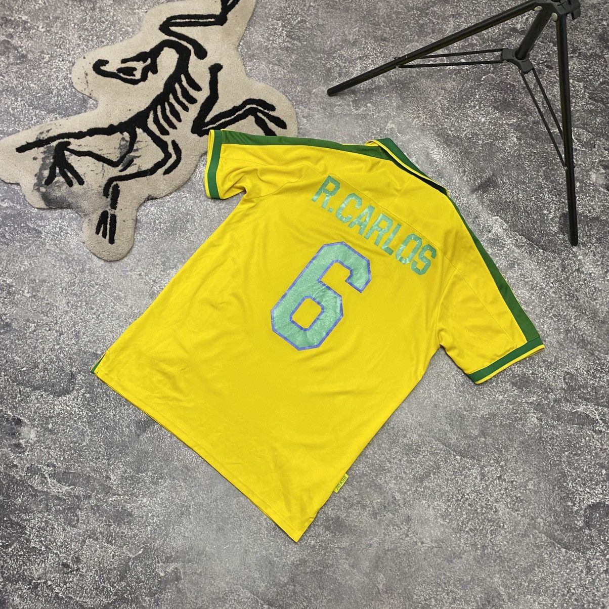 Vintage Vintage Nike Brazil Style Roberto Carlos 90’s soccer jersey Size US L / EU 52-54 / 3 - 11 Thumbnail