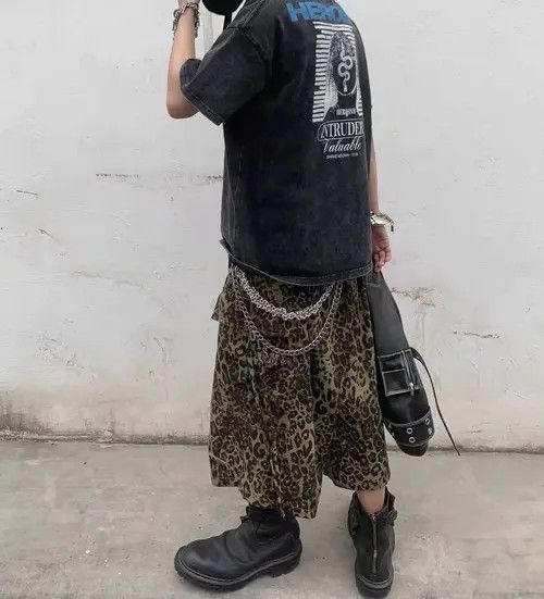 VIBE Leopard Floral Paratrooper Pleated Tourniquet Mobster Shorts Size US 32 / EU 48 - 8 Thumbnail