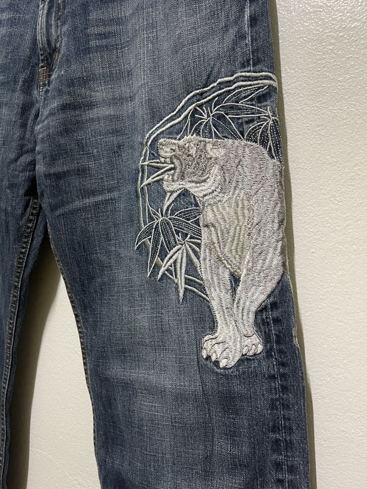 Japanese Brand Tiger Motive Embroidery Jeans Size US 35 - 6 Thumbnail