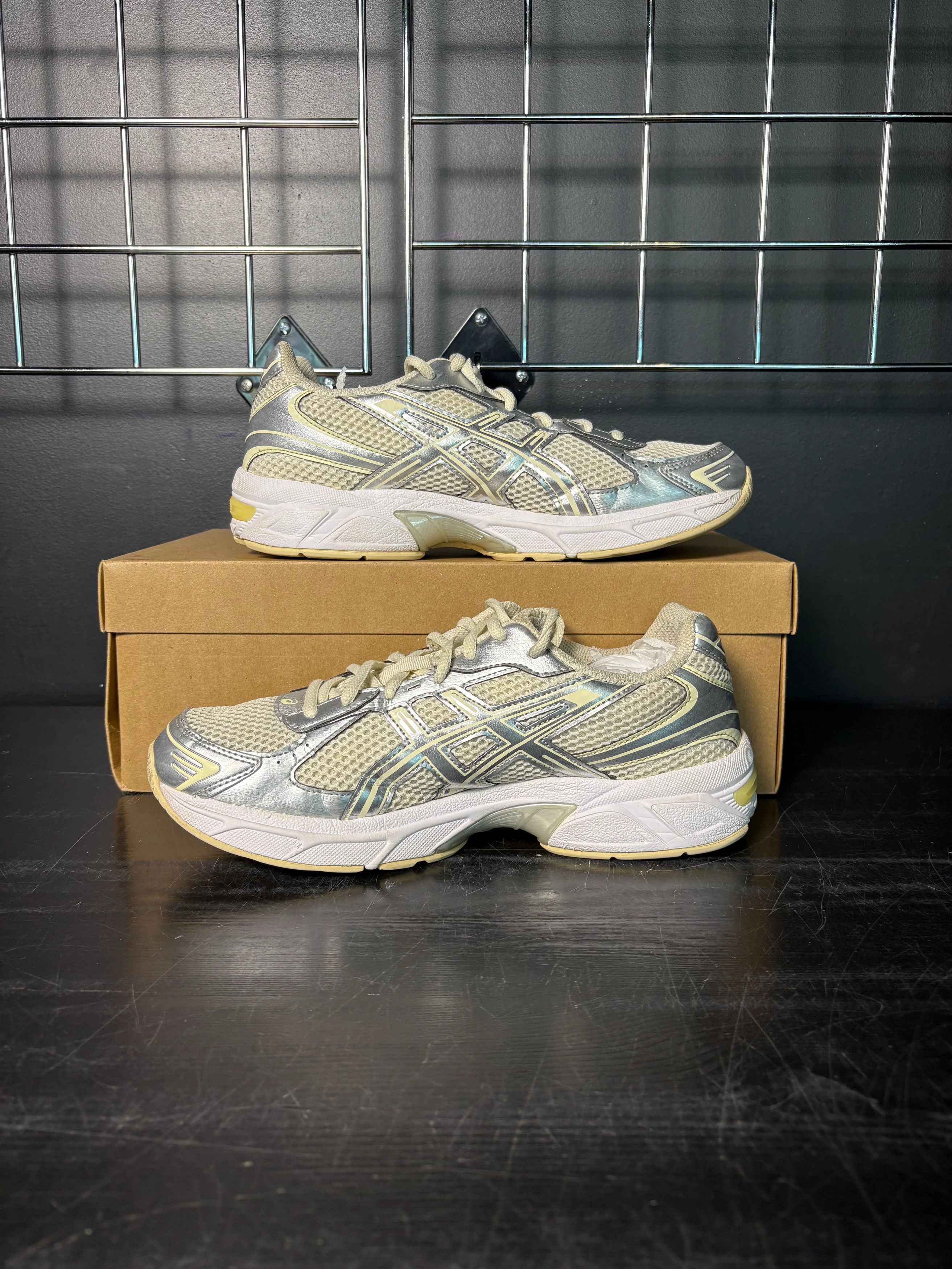 Asics ASICS Gel-1130 Cream Pure Silver (WMNS) **PRE-OWNED** REP. BOX - Size 10 Size US 10 / EU 43 - 2 Thumbnail