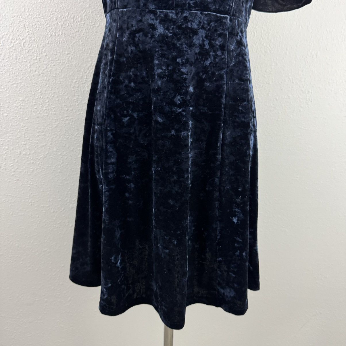 American Eagle Outfitters AMERICAN EAGLE Dark Blue Crushed Velvet Babydoll Mini Dress Size S / US 4 / IT 40 - 6 Thumbnail