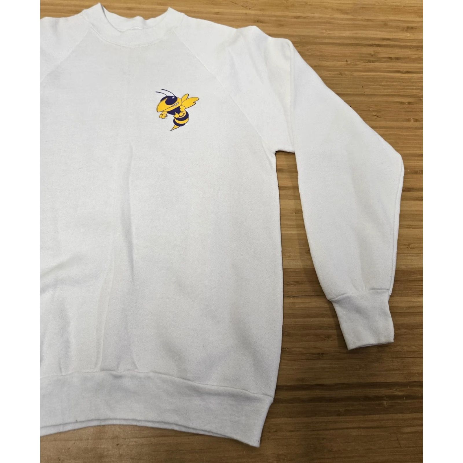 Fruit Of The Loom VINTAGE Fruit of the Loom Sweatshirt Mens Large White 1995 Lakeside Oldenburg Graphic Print USA Germany Flags Bees 90s Mens Size US L / EU 52-54 / 3 - 3 Thumbnail