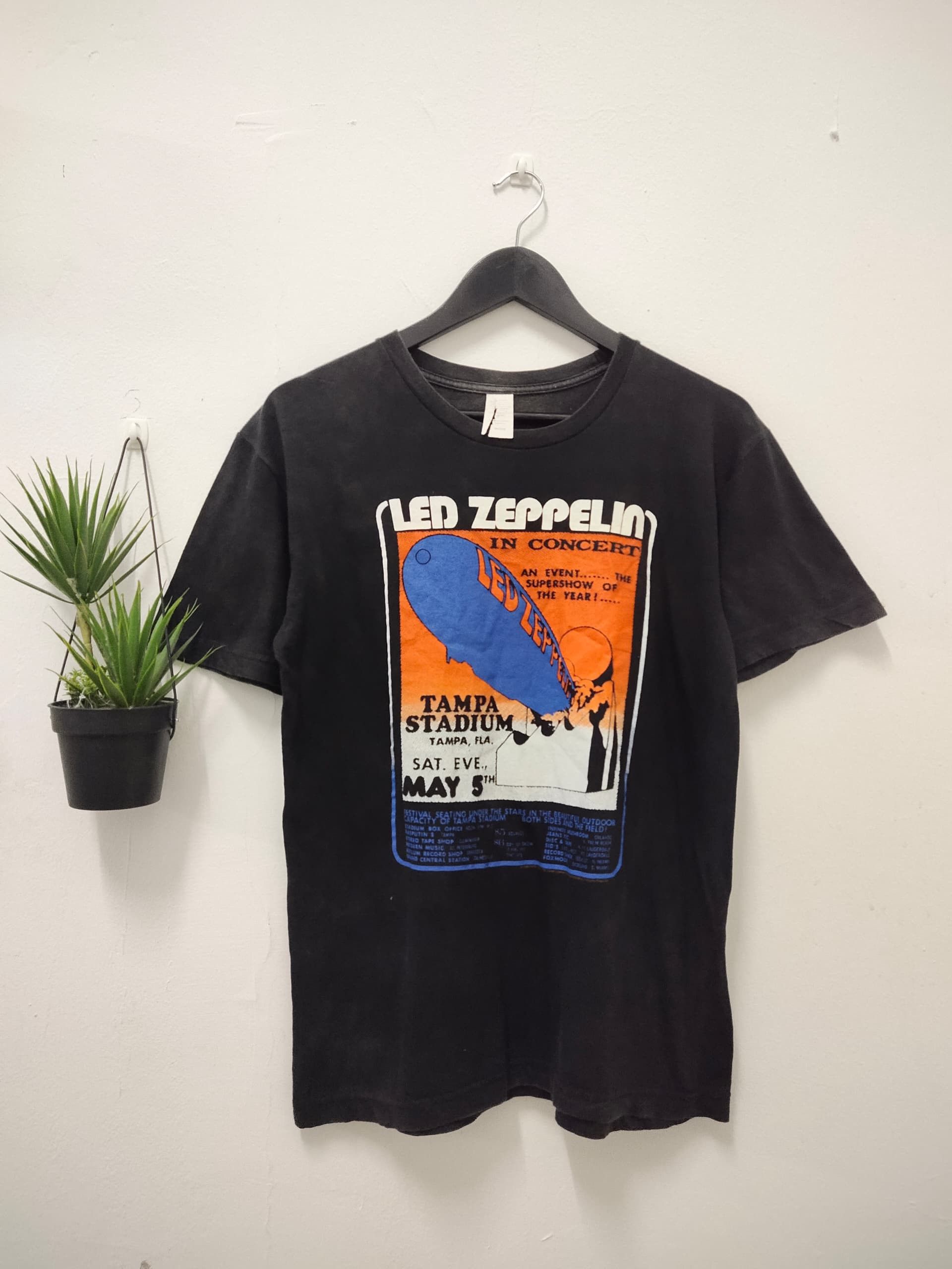 Vintage Led Zeppelin concert t shirt disstressed color style