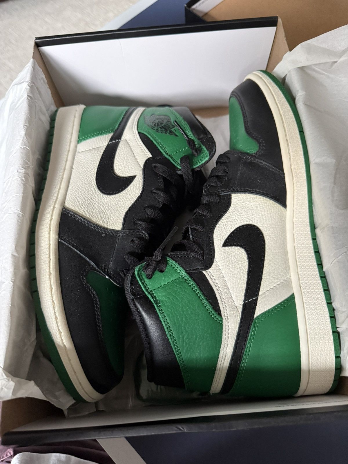 Jordan Brand Jordan 1 Pine Green Size US 10 / EU 43 - 1 Thumbnail