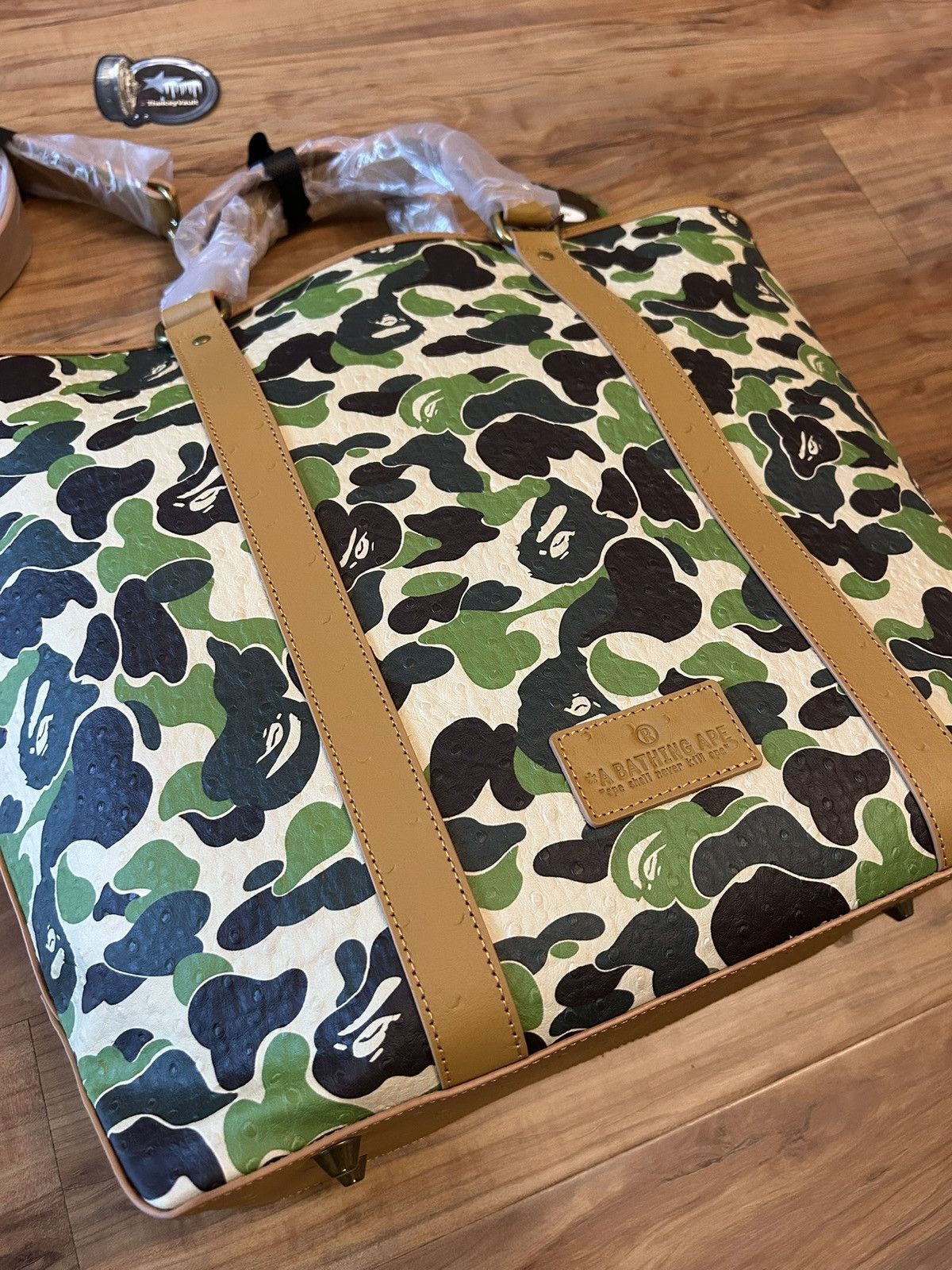 Bape NEW Bape Green ABC Camo PU Ostrich Leather Tote Bag Size ONE SIZE - 5 Thumbnail