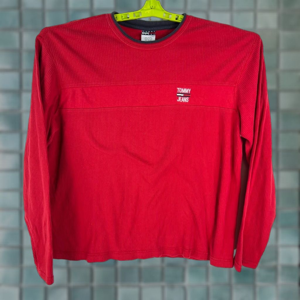 Tommy Hilfiger VINTAGE Tommy Hilfiger Shirt Mens Red Knit Pullover Sweater Long Sleeve Size L Size US L / EU 52-54 / 3 - 1 Thumbnail