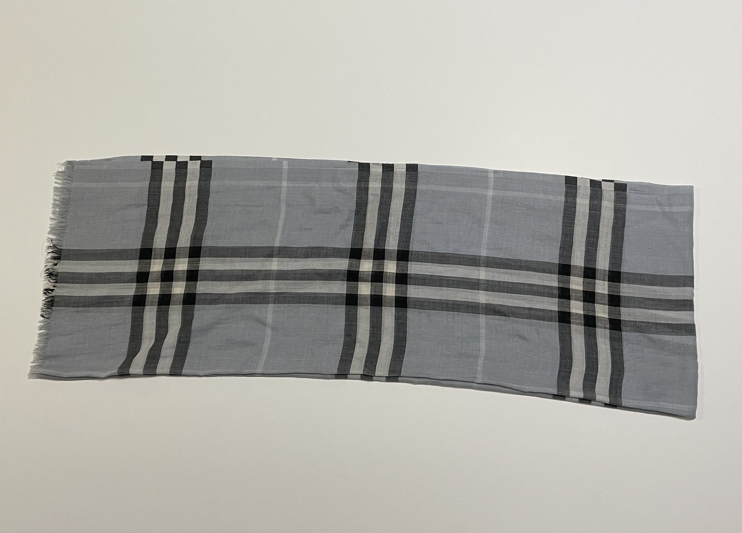 Burberry Burberry Scarf Checkered Large-Retail: $220 Size ONE SIZE - 1 Thumbnail