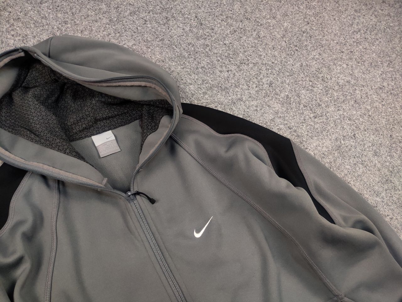 Nike Vintage Nike Swoosh Y2K Ninja Japan Full Zip Gray Hoodie Size US L / EU 52-54 / 3 - 7 Thumbnail