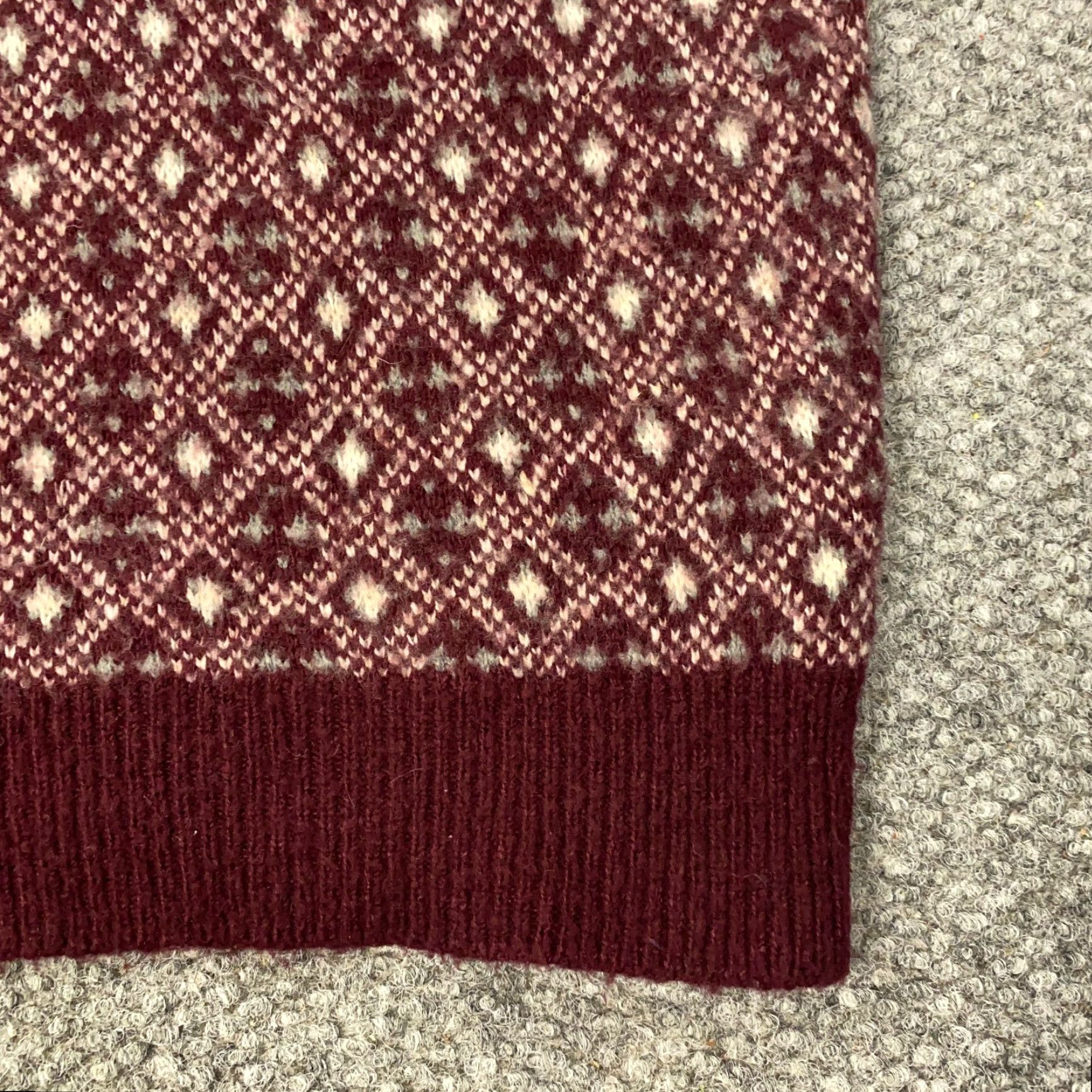 Abercrombie & Fitch VINTAGE Abercrombie & Fitch Sweater Womens Small Red Jeweled Holiday Knit Pullover Regular Fit Size S / US 4 / IT 40 - 6 Thumbnail