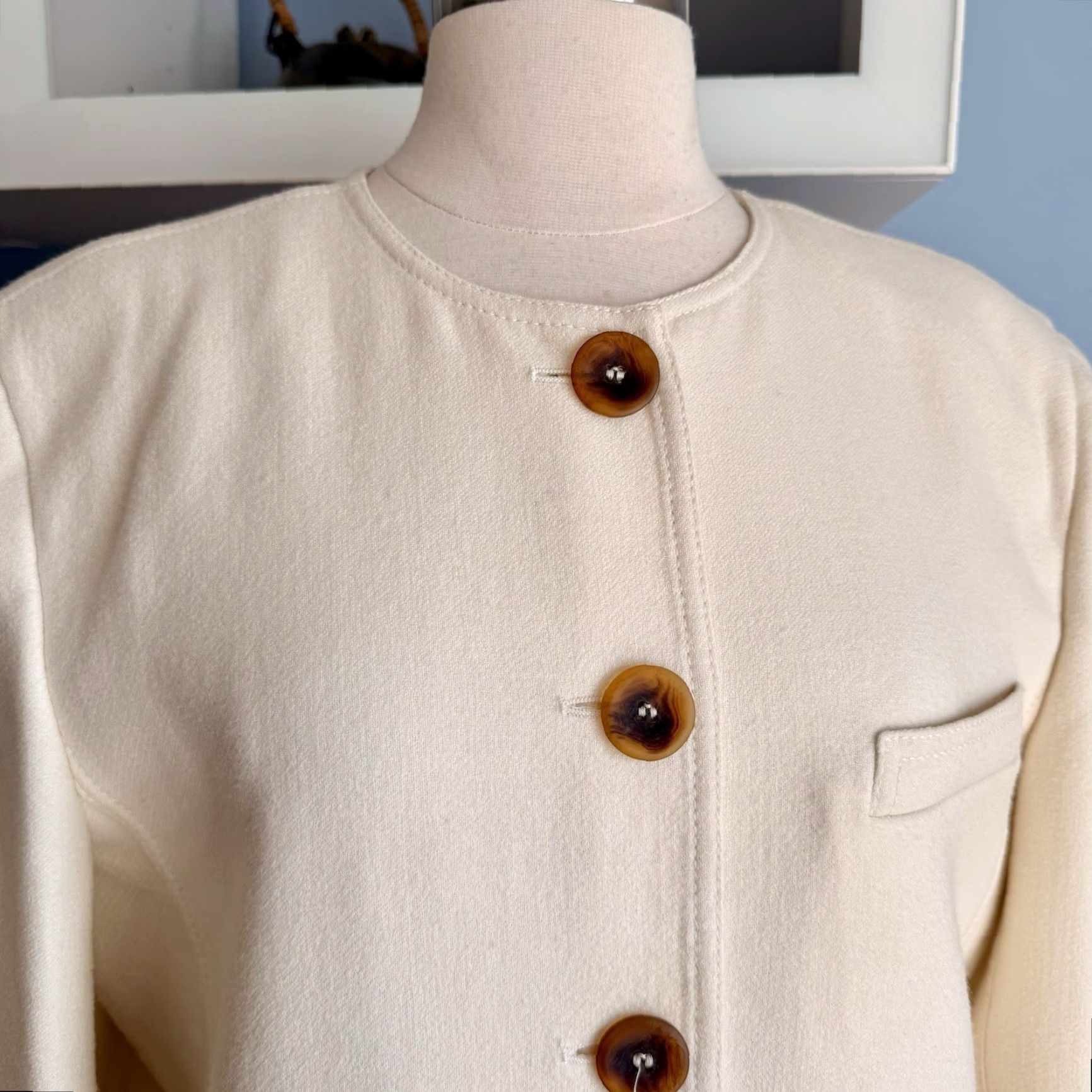 Louis Feraud VINTAGE Louis Feraud 2 Piece Ivory Wool Jacket & Skirt Suit Women 10 Size 32" / US 10 / IT 46 - 3 Thumbnail