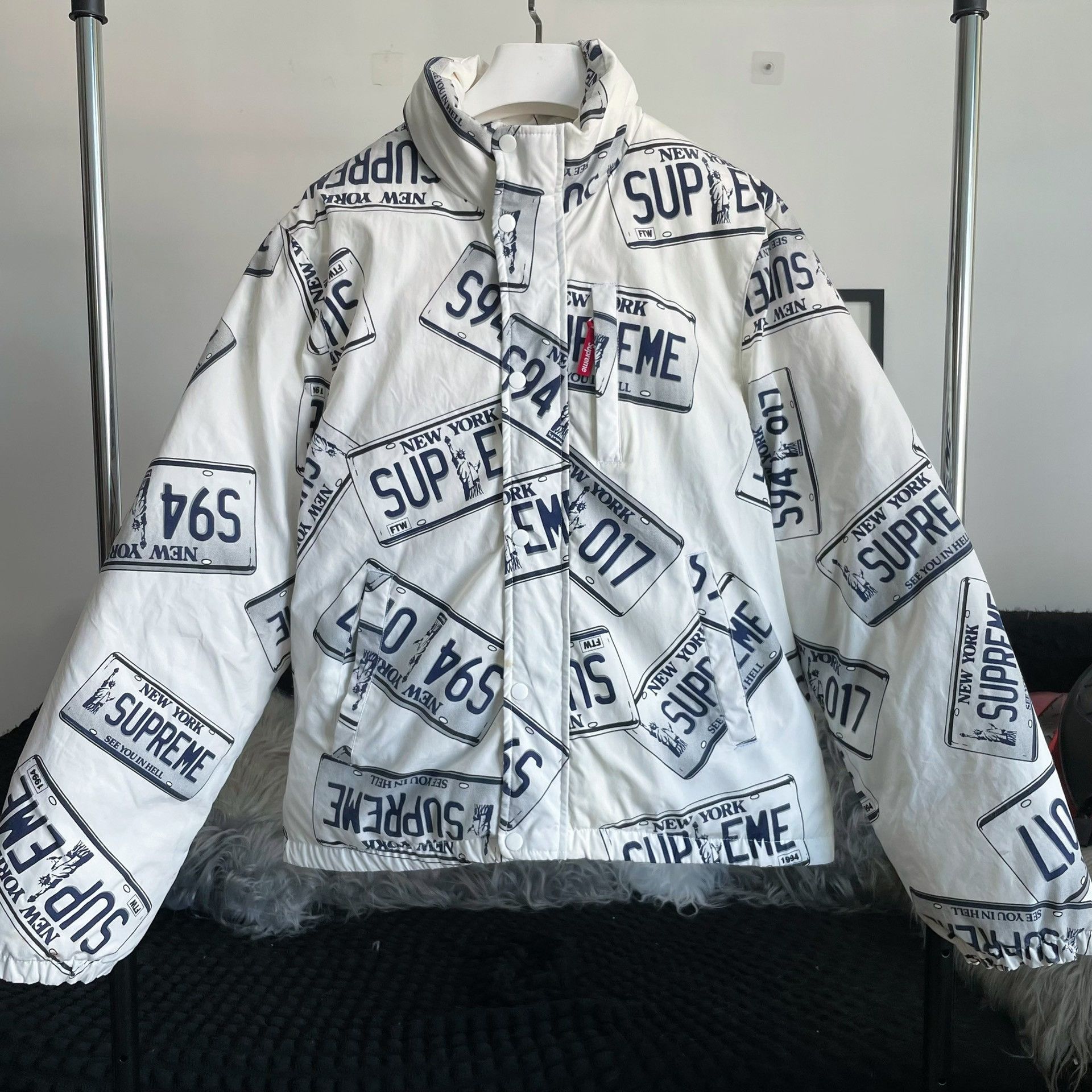Supreme Supreme White License Plate Down Jacket Size US M / EU 48-50 / 2 - 1 Thumbnail