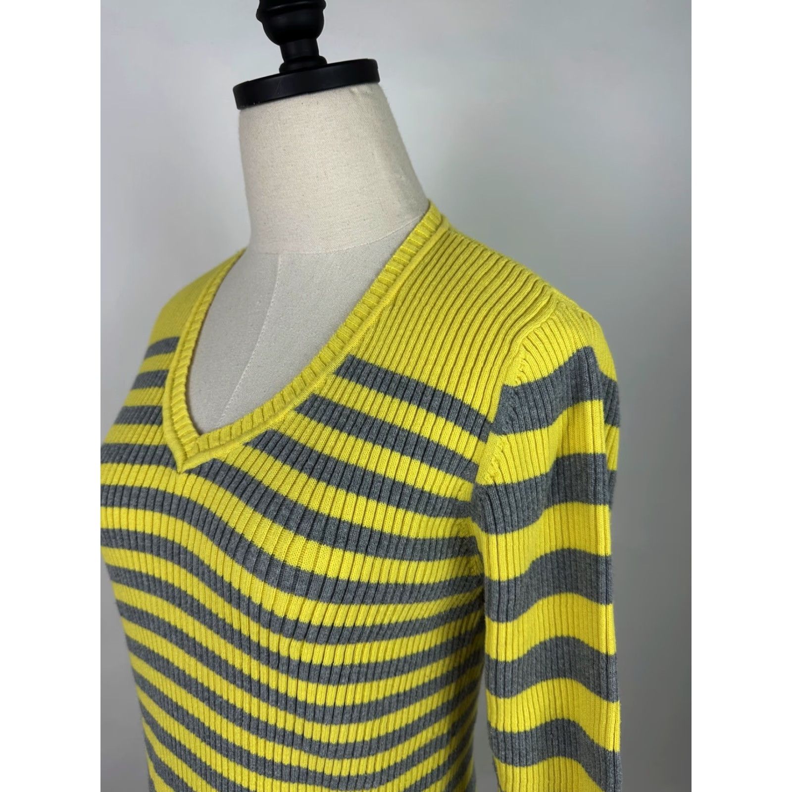 Vintage VINTAGE Y2K Sweater Womens Small Striped V-neck Lemon Yellow Gray Ribbed Knit Size S / US 4 / IT 40 - 5 Thumbnail
