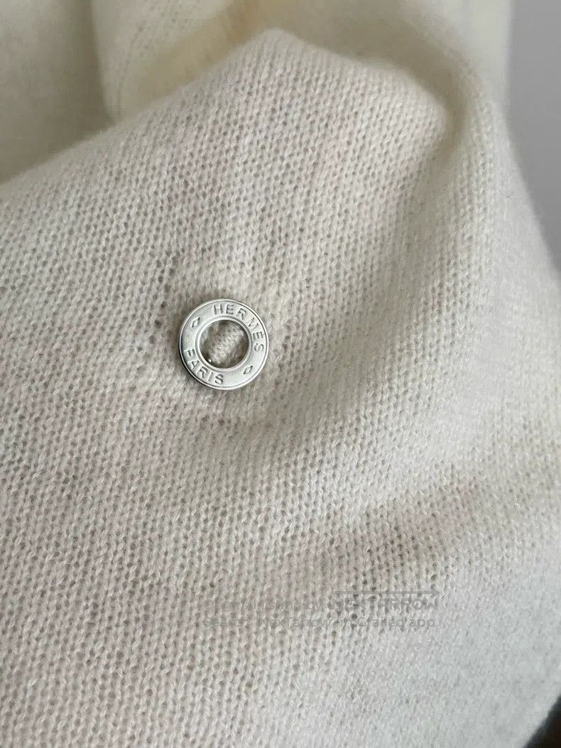 Hermes Hermes V-neck 100% cashmere women's knit sweater Size XXS / US 00 / IT 34 - 4 Thumbnail