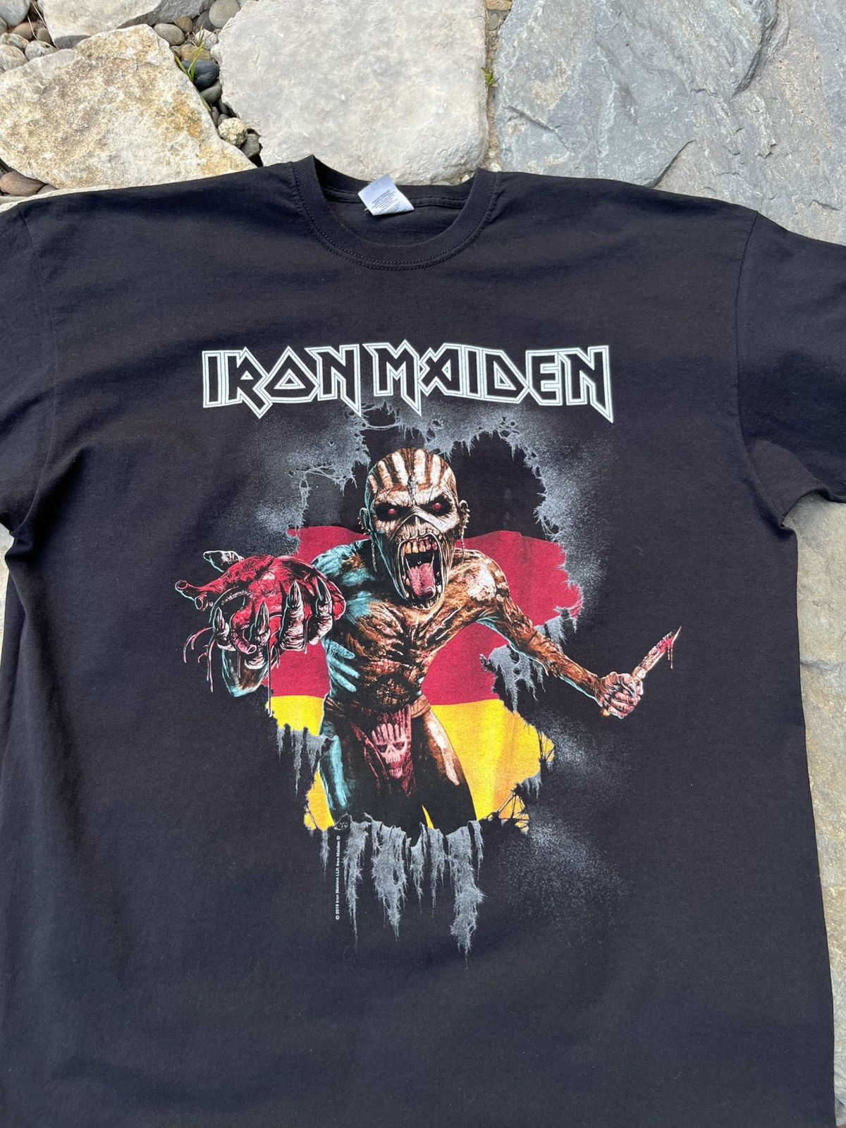Band Tees × Iron Maiden × Vintage Vintage Iron Maiden Germany flag the book of souls tour tee Size US XL / EU 56 / 4 - 3 Thumbnail
