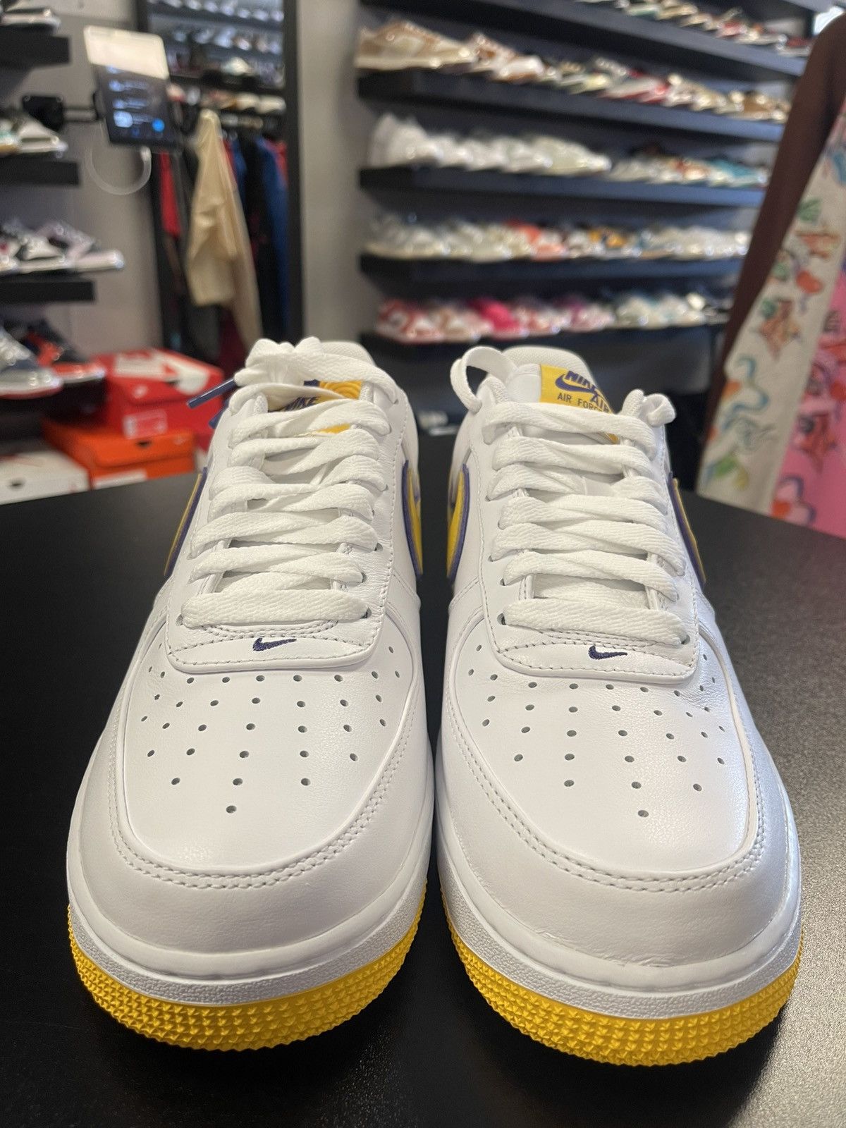 Nike Size 9.5 - Air Force 1 Kobe Bryant Lakers Home Brand New Size US 9.5 / EU 42-43 - 2 Thumbnail
