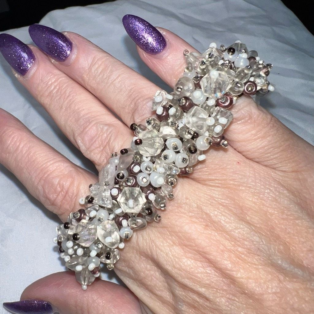 Vintage Vintage Cluster Beaded Loop Closure Bracelet Size ONE SIZE - 1 Thumbnail