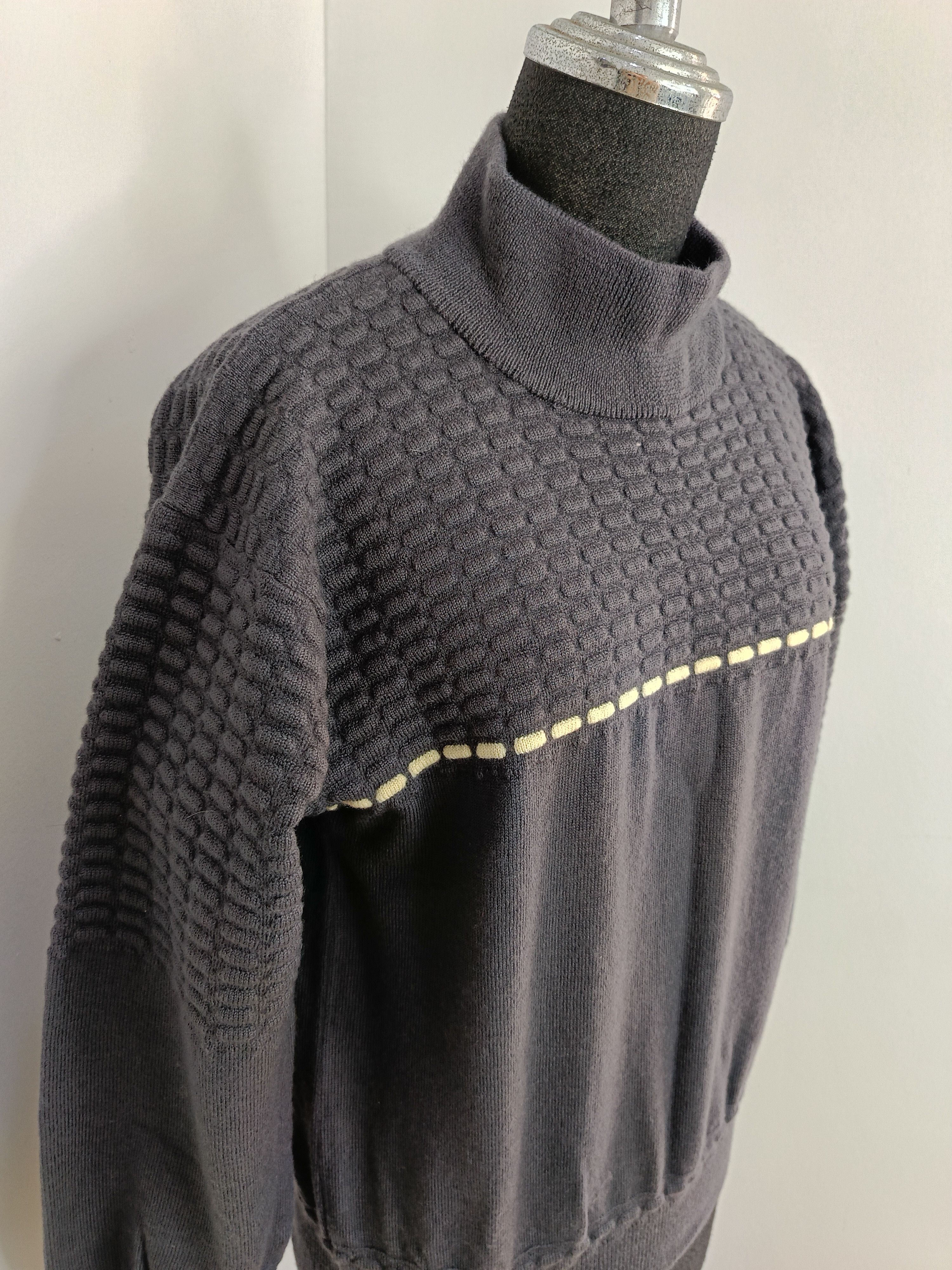 Issey Miyake Issey Miyake Japan 90s wool gray turtle neck sweater medium Size US S / EU 44-46 / 1 - 5 Thumbnail