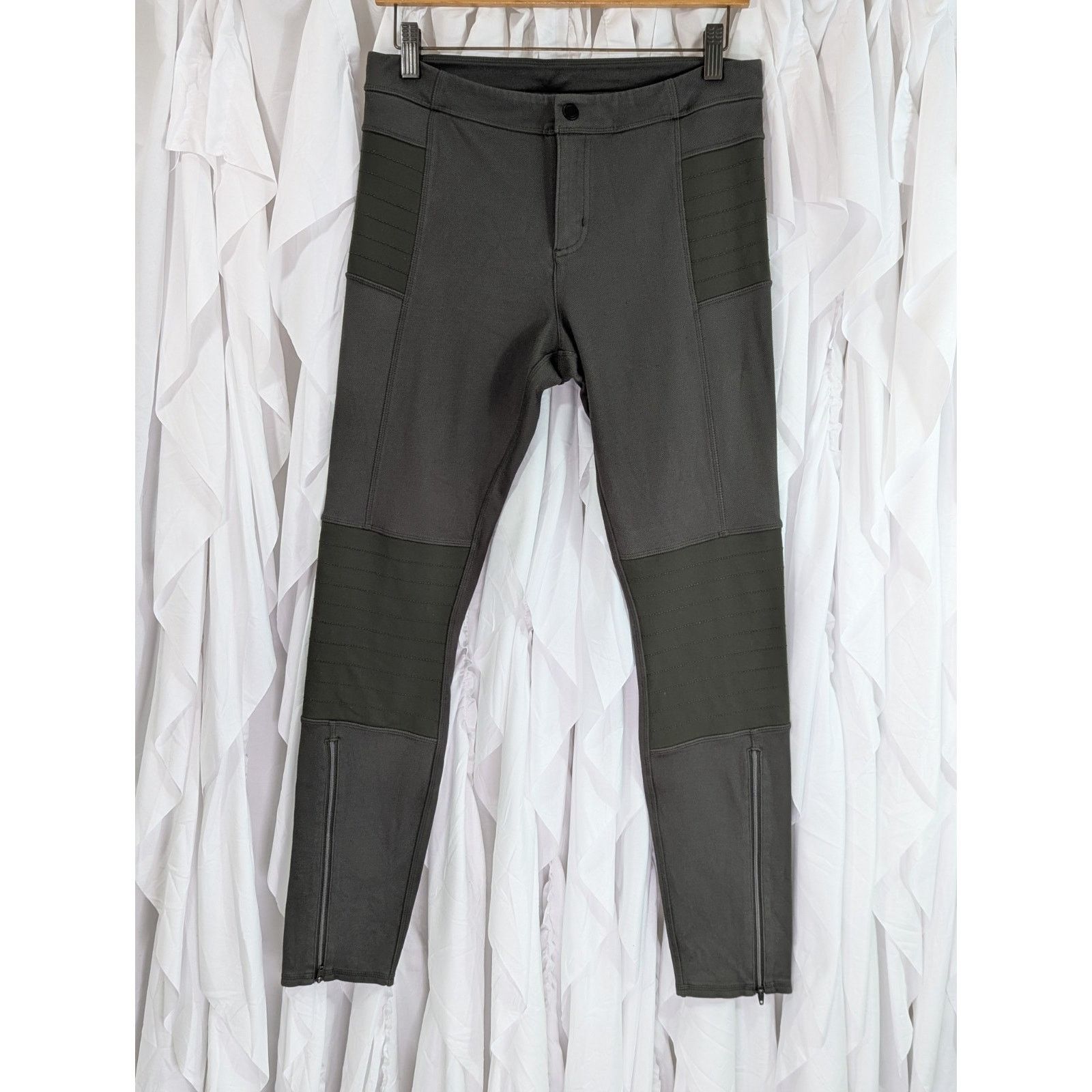 Athleta Athleta Trailsetter Motto Motion Pants Olive Green Biker 8 Size 31" - 1 Thumbnail