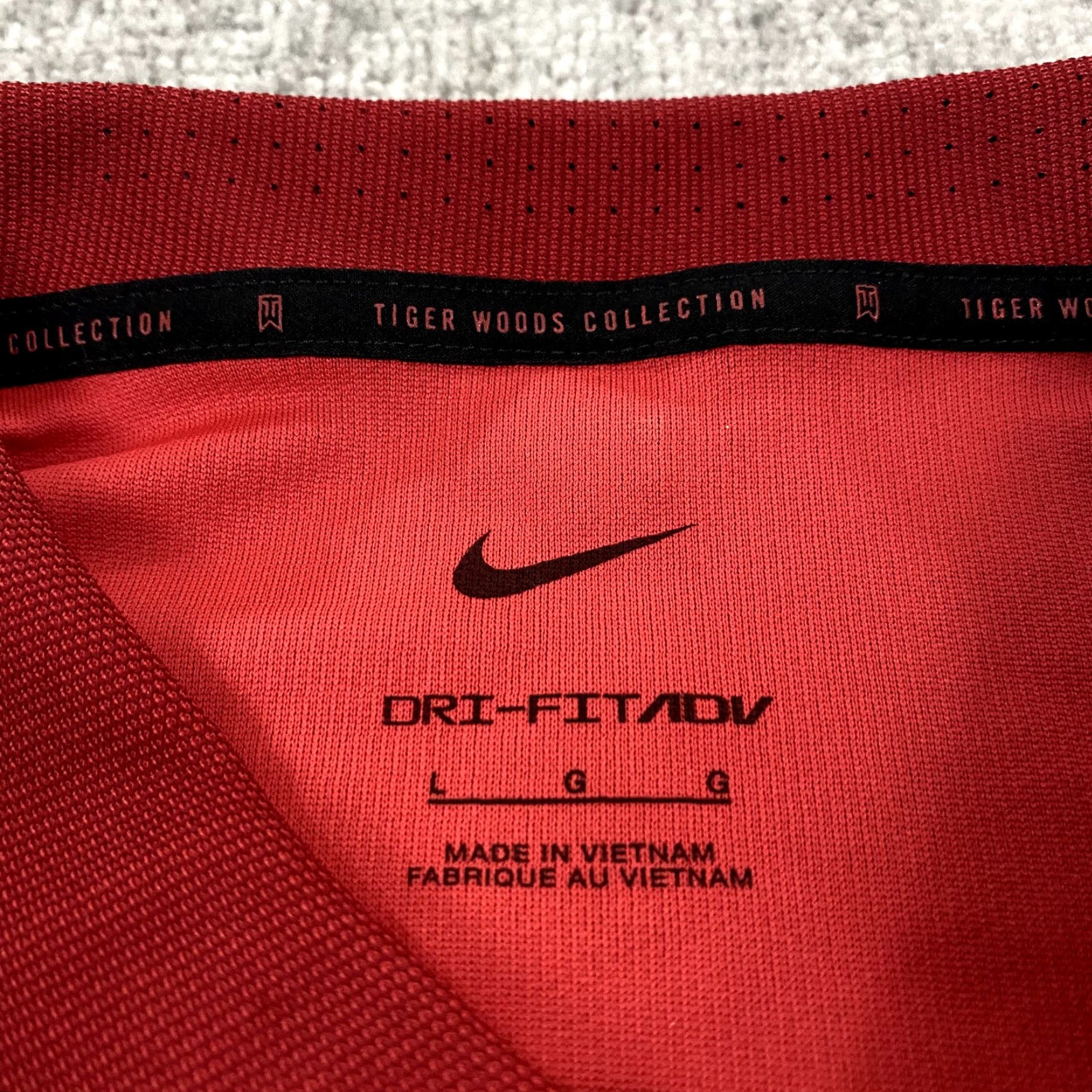 Nike VINTAGE NIKE Tiger Woods Polo Mens Large Sunday Red Snap Collar Dri-Fit ADV Golf Shirt Size US L / EU 52-54 / 3 - 5 Thumbnail