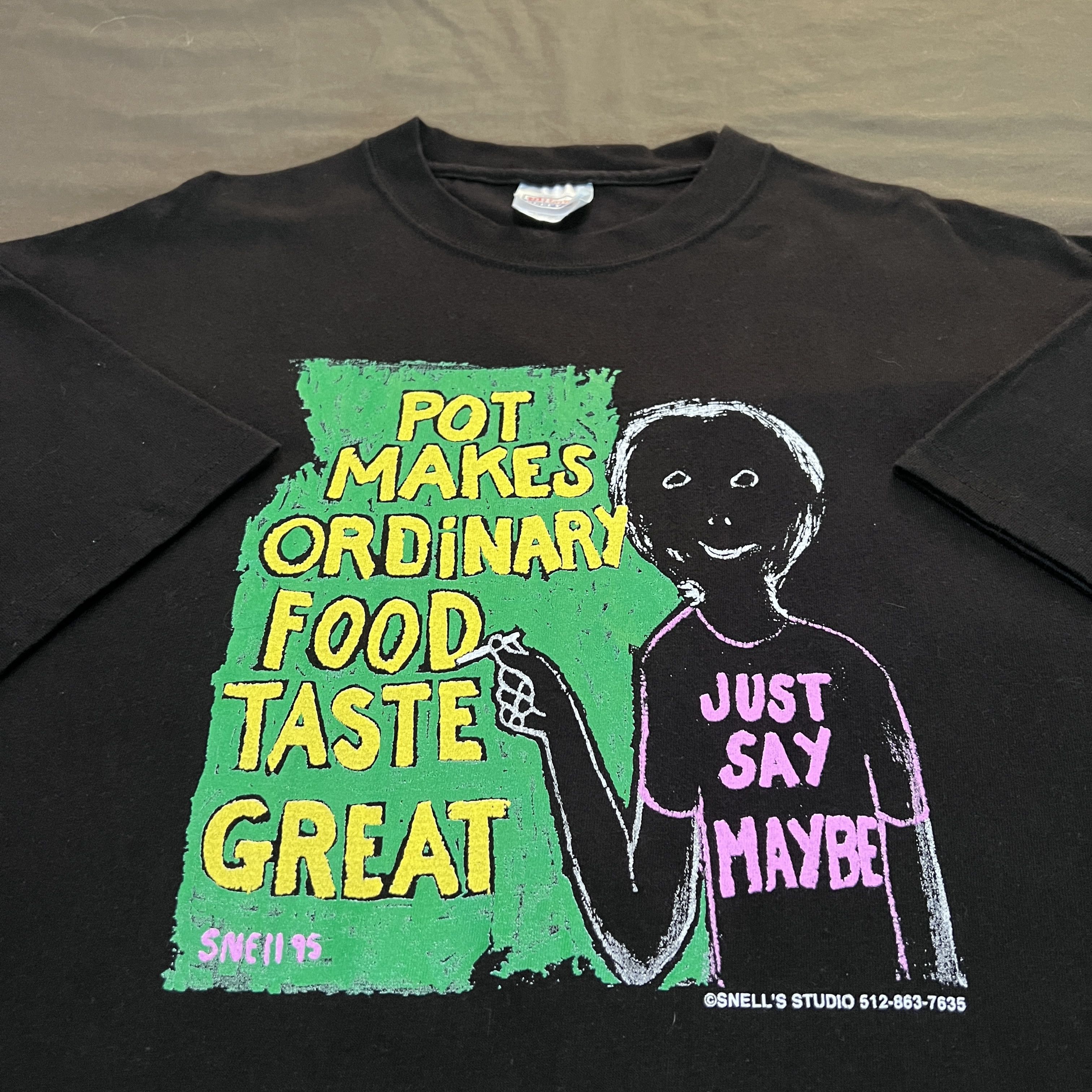 Vintage Vintage pot makes ordinary food taste great funny Tee Size US L / EU 52-54 / 3 - 1 Thumbnail