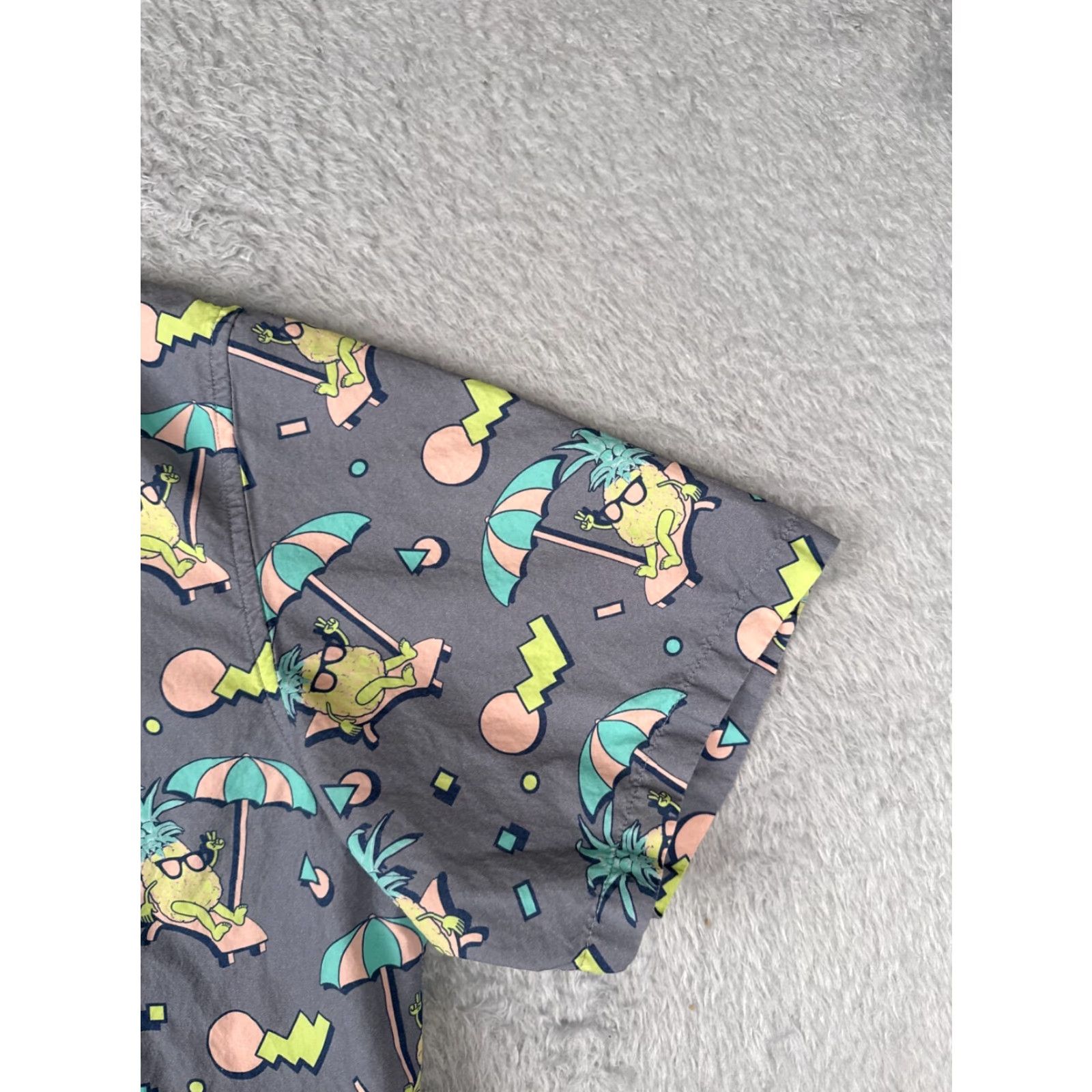 Vintage VINTAGE Tipsy Elves Shirt Mens 3XL Gray Pineapple Peace Out Button Up Hawaiian 90s Beach Aloha Outdoor Palm Mens Size US XXL / EU 58 / 5 - 2 Thumbnail