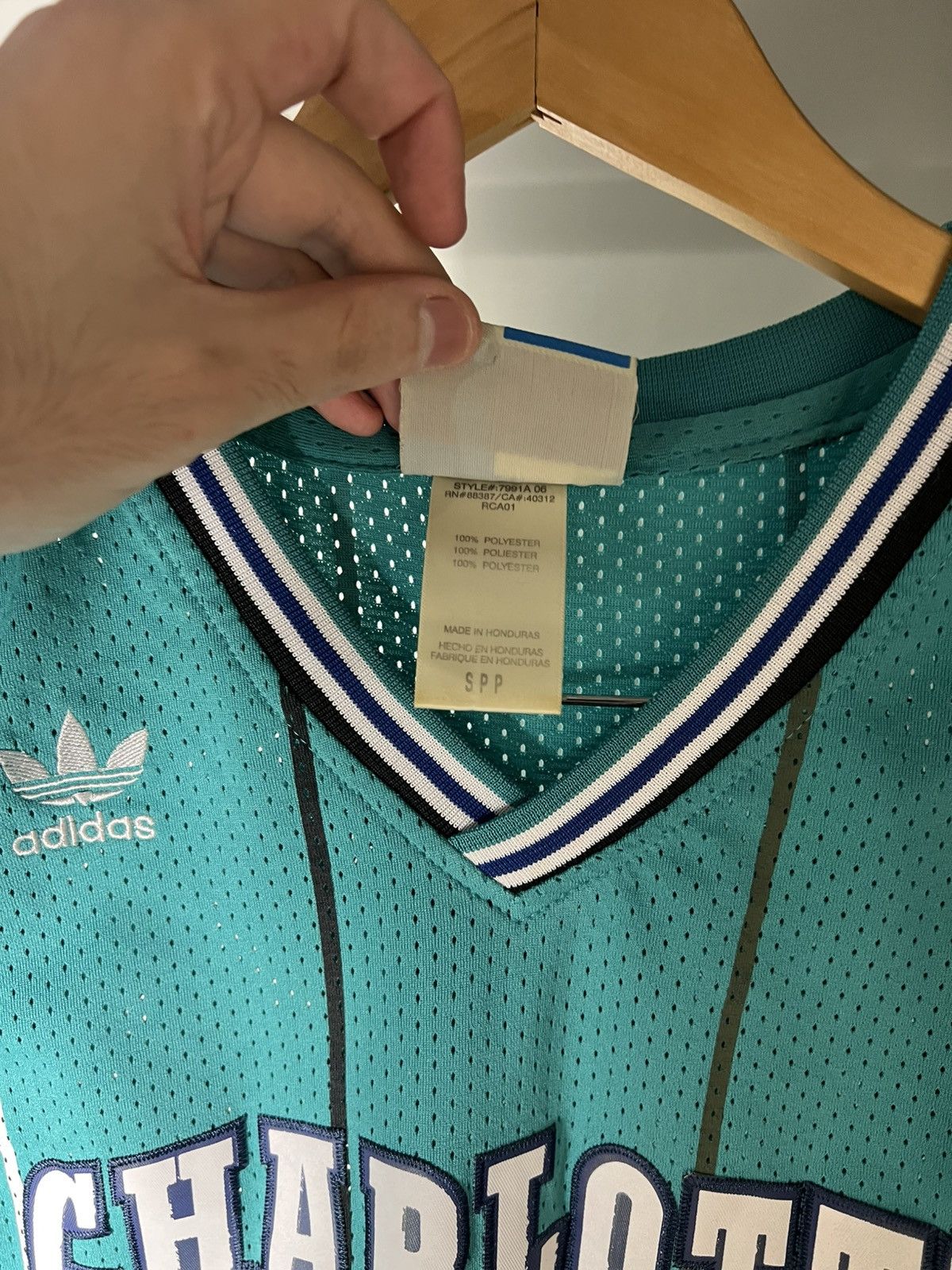 Adidas VINTAGE ADIDAS ORIGINAL CHARLOTTE NBA RETRO JERSEY Y2K 90s Size US S / EU 44-46 / 1 - 21 Thumbnail