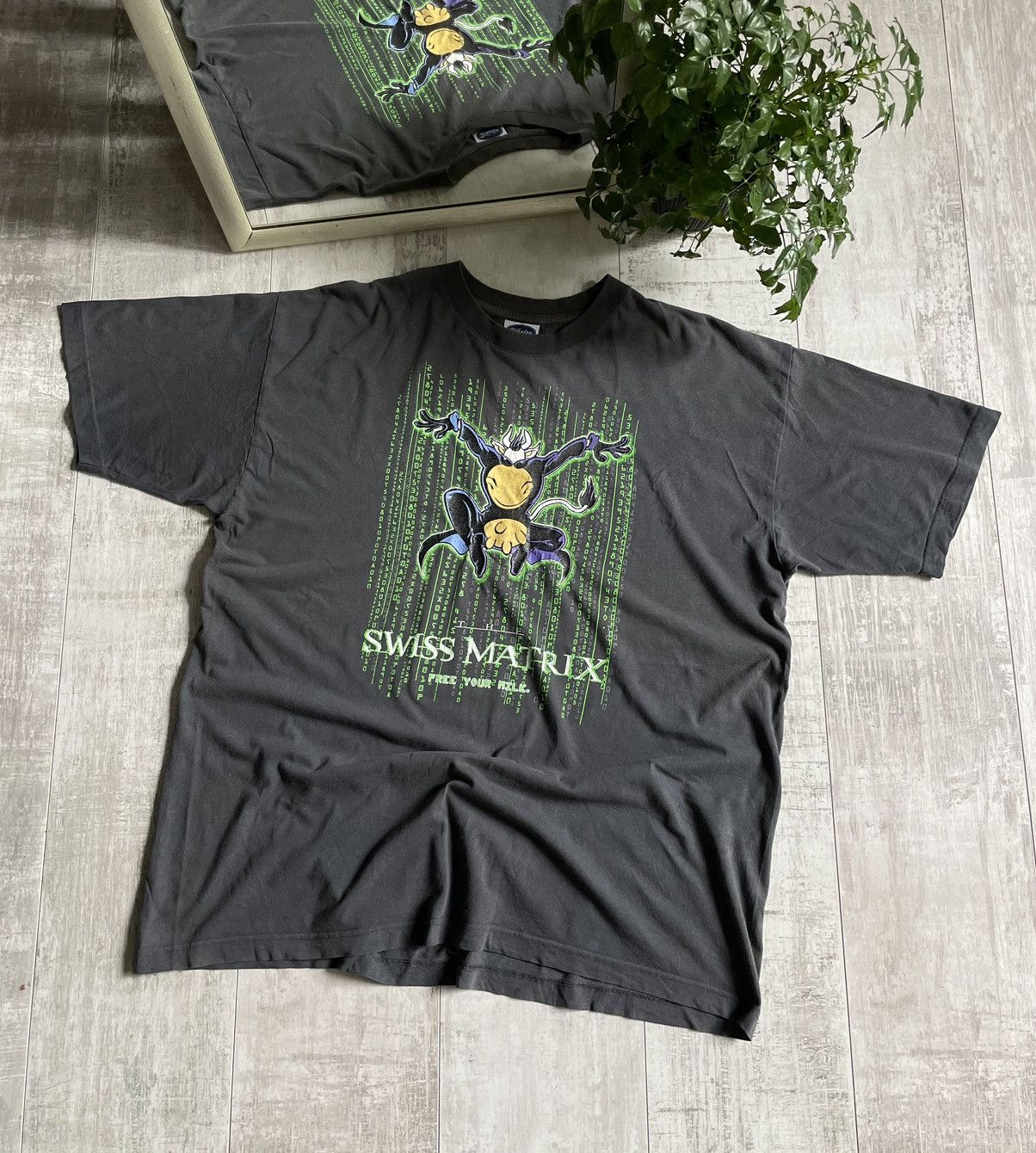 Vintage 00’s Vintage Matrix Cow T-Shirt Crazy Art Y2K Humor RARE Size US XL / EU 56 / 4 - 1 Thumbnail