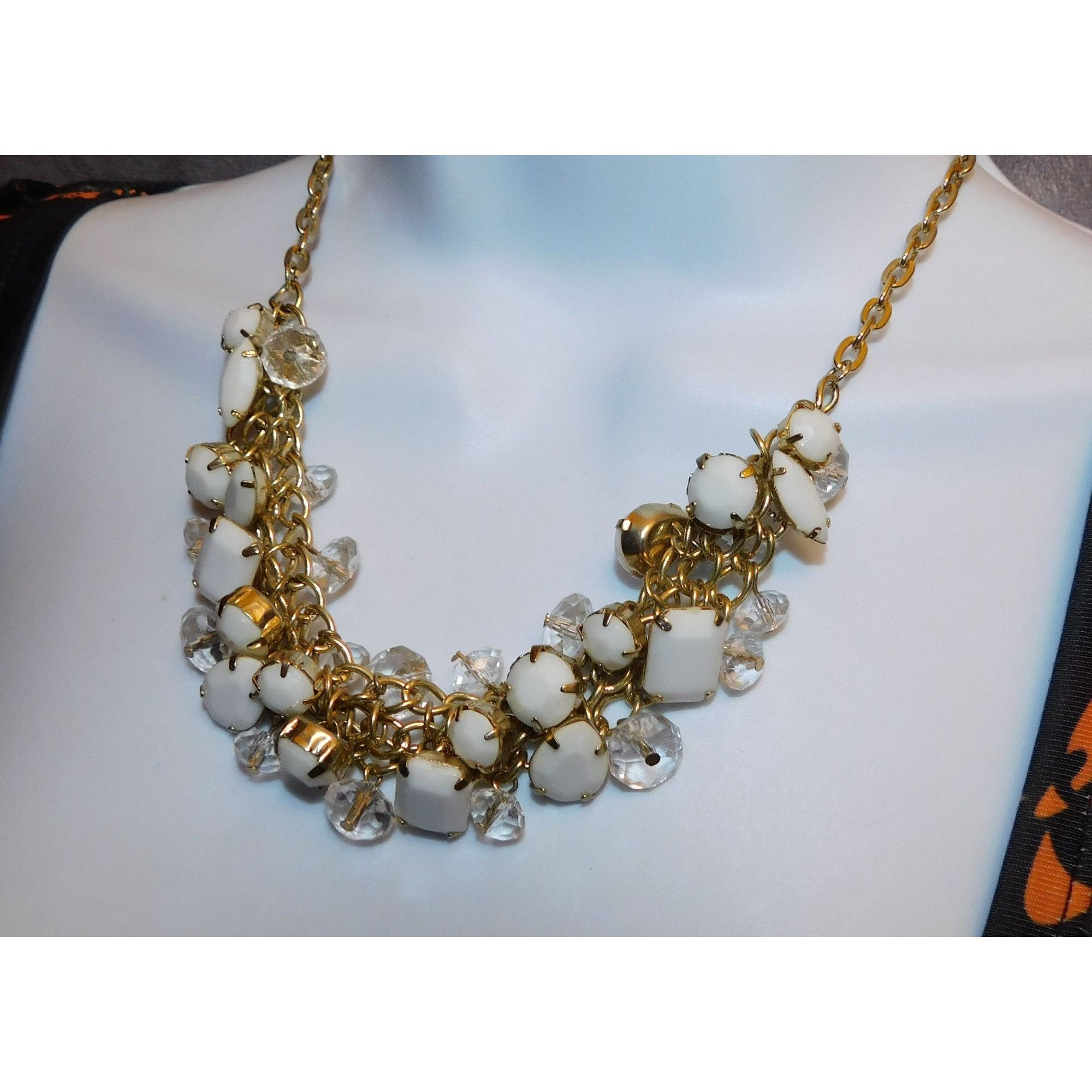 Other Retro White And Gold Tone Cluster Gem Necklace Size ONE SIZE - 4 Thumbnail
