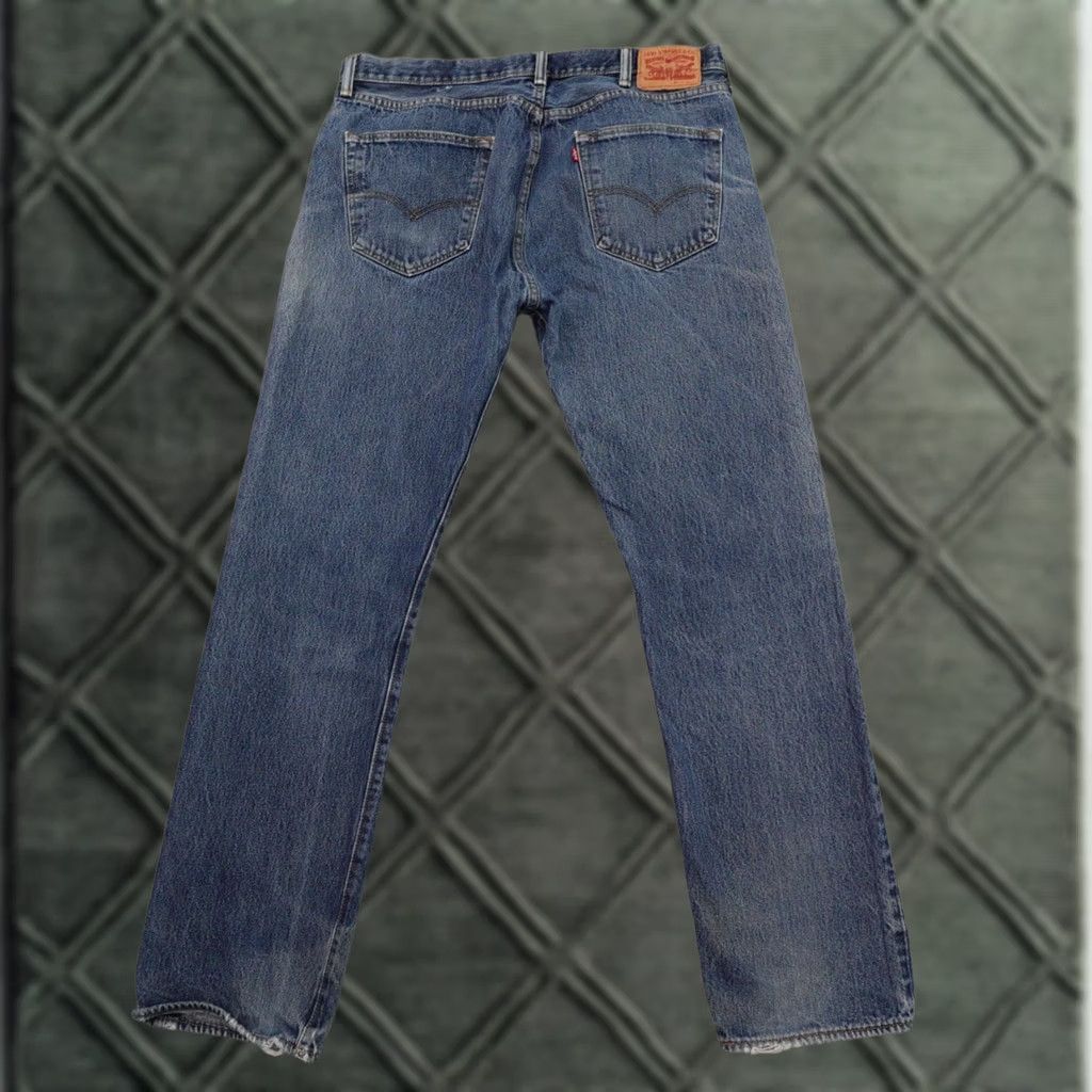 Levi's VINTAGE Levi's 501 Jeans Mens 38 Blue Denim Button Fly Straight Jeans Mens 38 Inseam 32 Blue Size US 38 / EU 54 - 1 Thumbnail