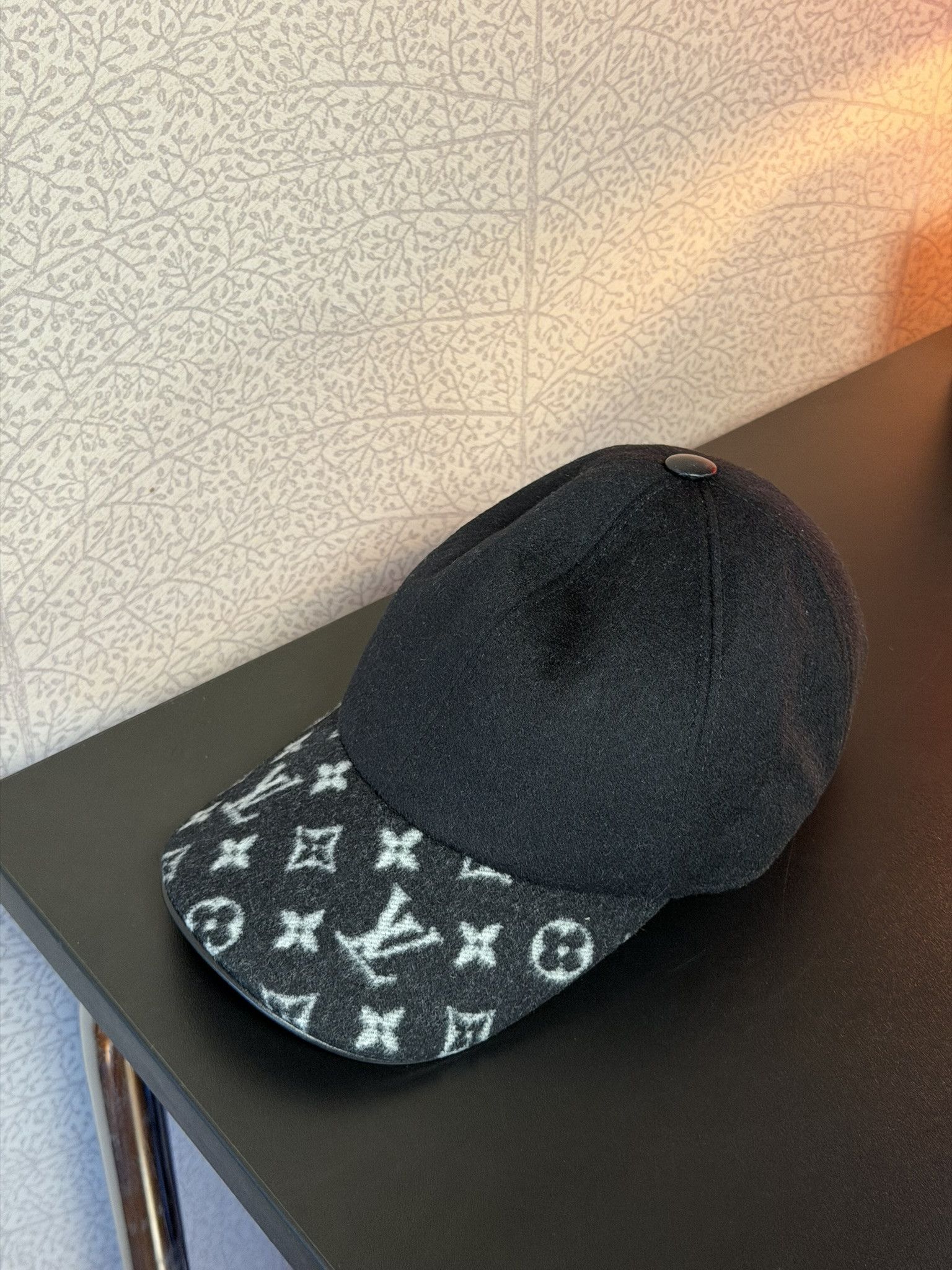 Louis Vuitton Louis Vuitton Black Monogram Flowers Cap | Grailed display picture 3