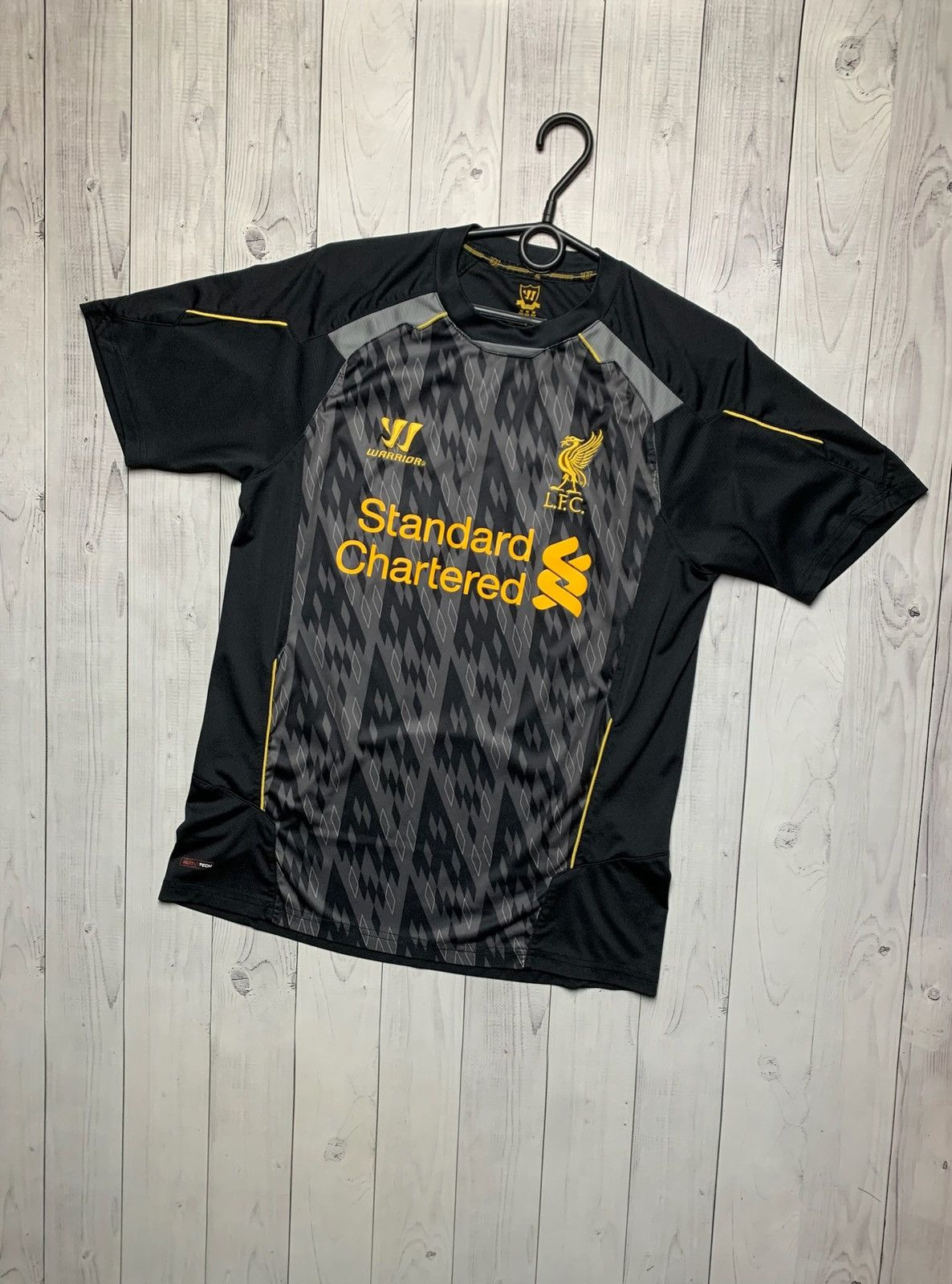 Vintage Vintage Liverpool soccer jersey size M black Size US M / EU 48-50 / 2 - 1 Thumbnail