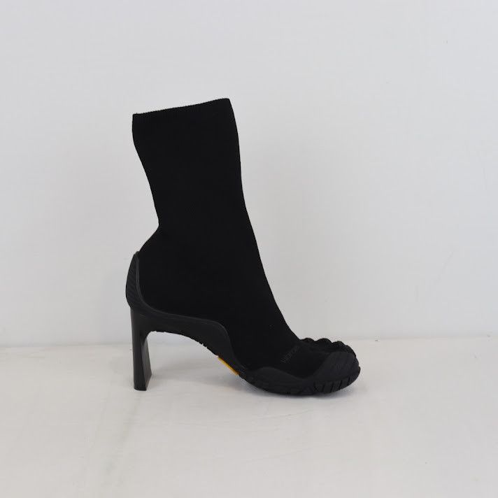 Balenciaga o1rshd1 Monocolor Knit Heeled Toe Boots in Black Size US 5 / IT 35 - 2 Thumbnail
