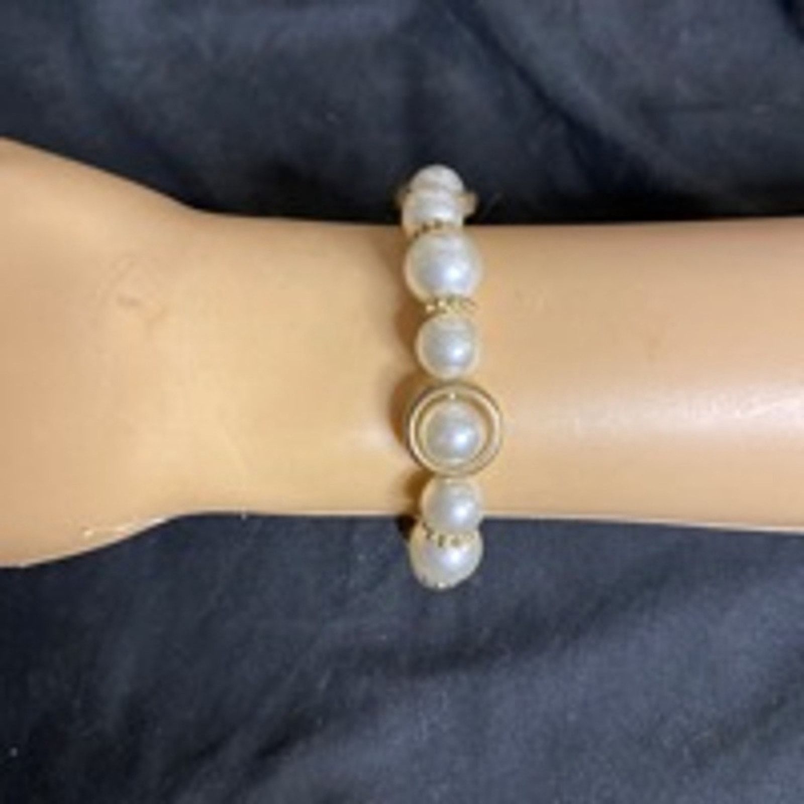 Other Vintage Gold Tone Faux Pearl Stretch Bracelet Classic Beaded Size ONE SIZE - 5 Thumbnail