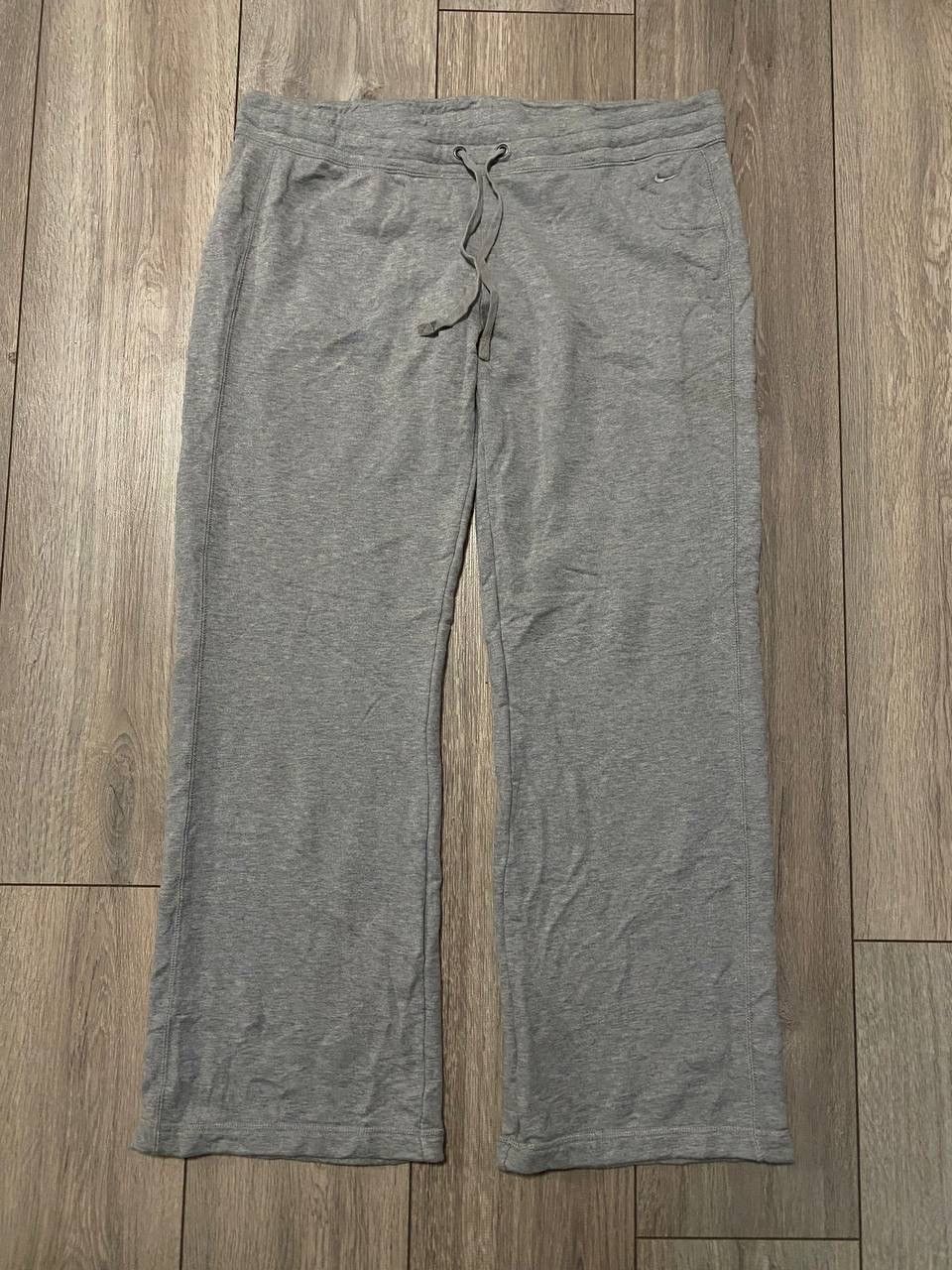 Nike Vintage Nike Sweat Pants Baggy Gray Logo Fleece Size: XL Y2K Size 38" / US 16 / IT 52 - 1 Thumbnail