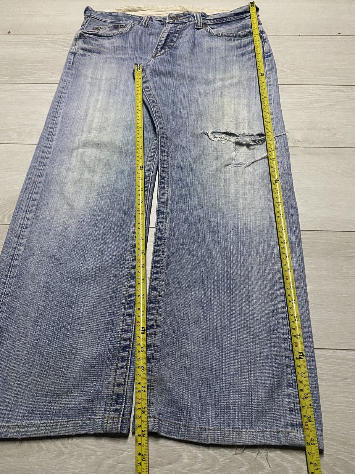 Japanese Brand Vintage Japanese Brand Light Wash Distressed Baggy Jeans Size US 36 / EU 52 - 16 Thumbnail