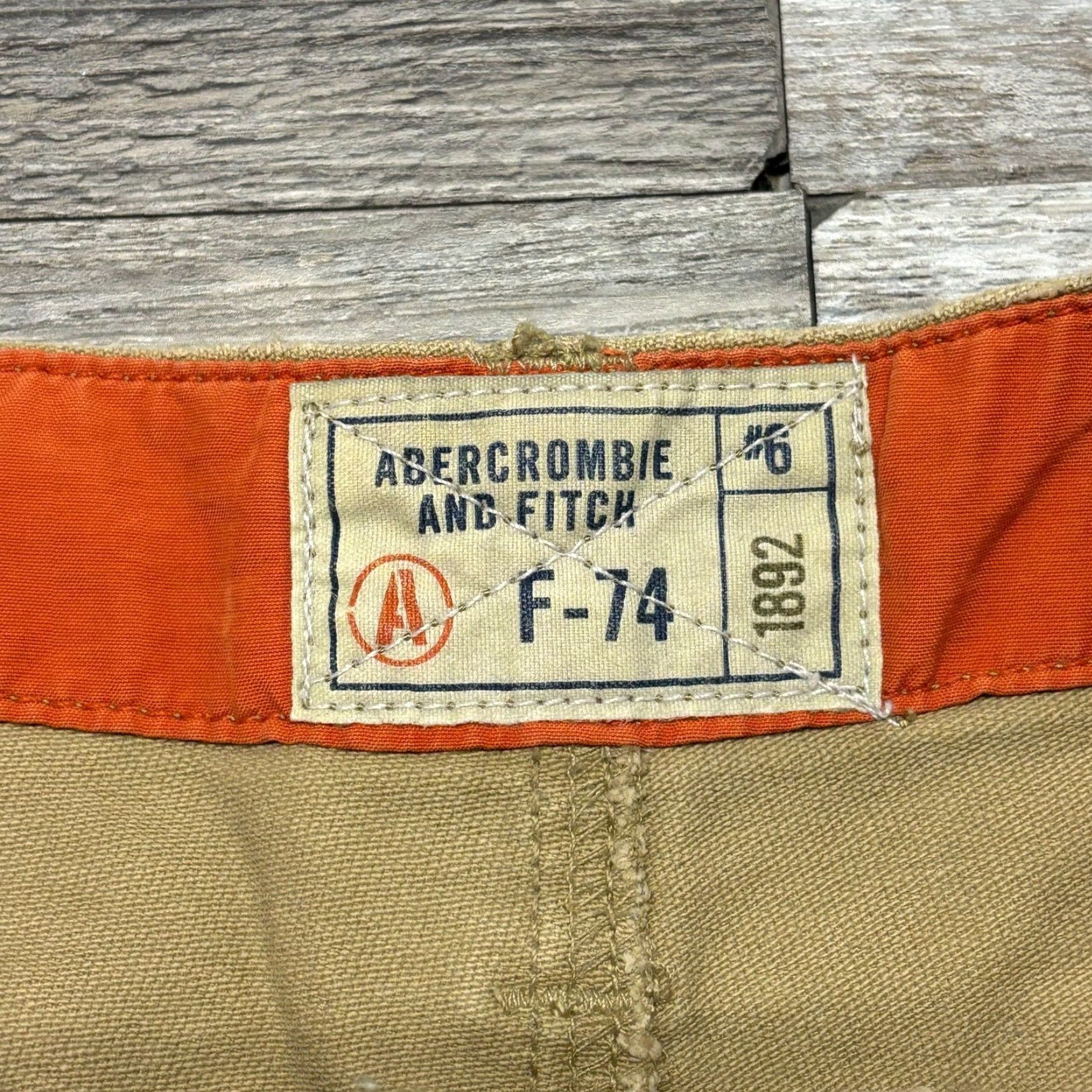 Abercrombie & Fitch VINTAGE Abercrombie & Fitch Shorts Cargo Military Womens 2 Beige Tan Cotton 100% Utility Y2K 2000s Girls/Mens? Size 26" / US 2 / IT 38 - 3 Thumbnail