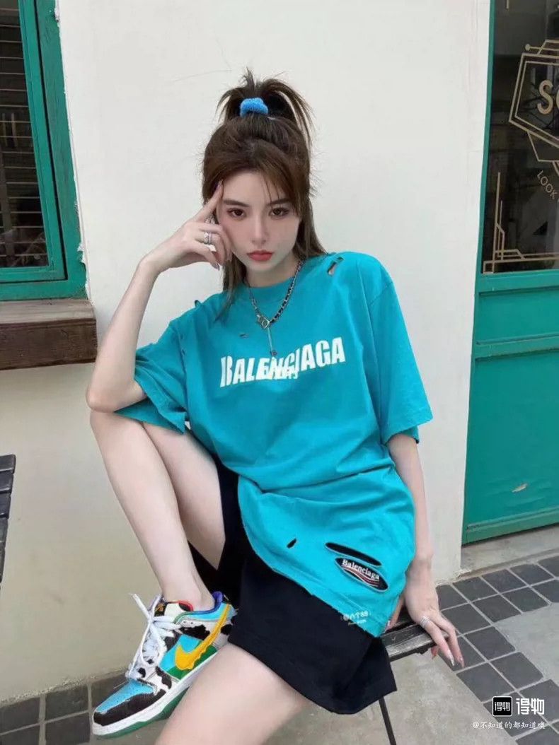Balenciaga Balenciaga Letter Printed Pattern Ripped Round Neck Short Size US XS / EU 42 / 0 - 8 Thumbnail