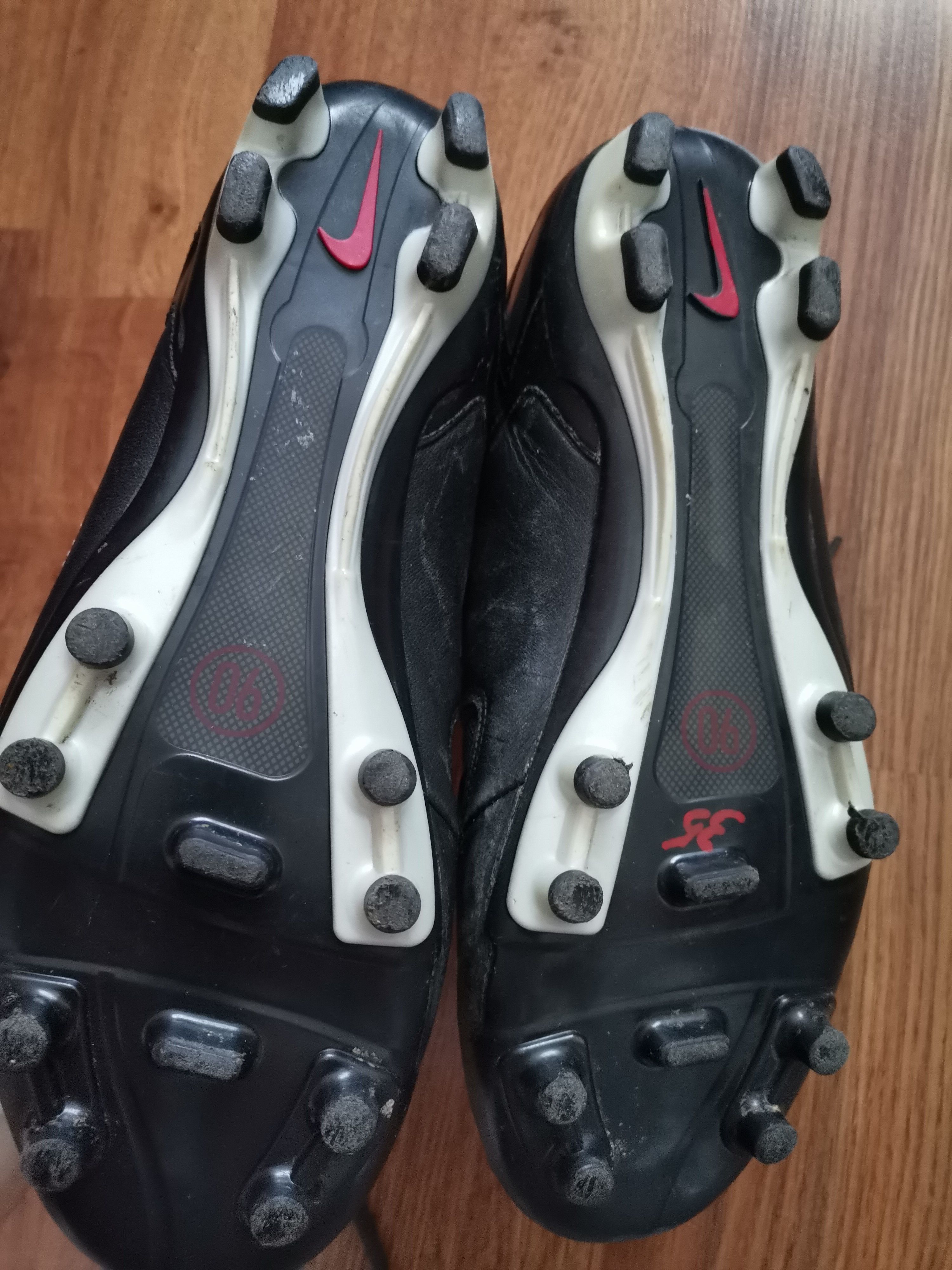 Nike Vintage 2007 Nike Total 90 Football Shoes Size US 8 / EU 41 - 6 Thumbnail
