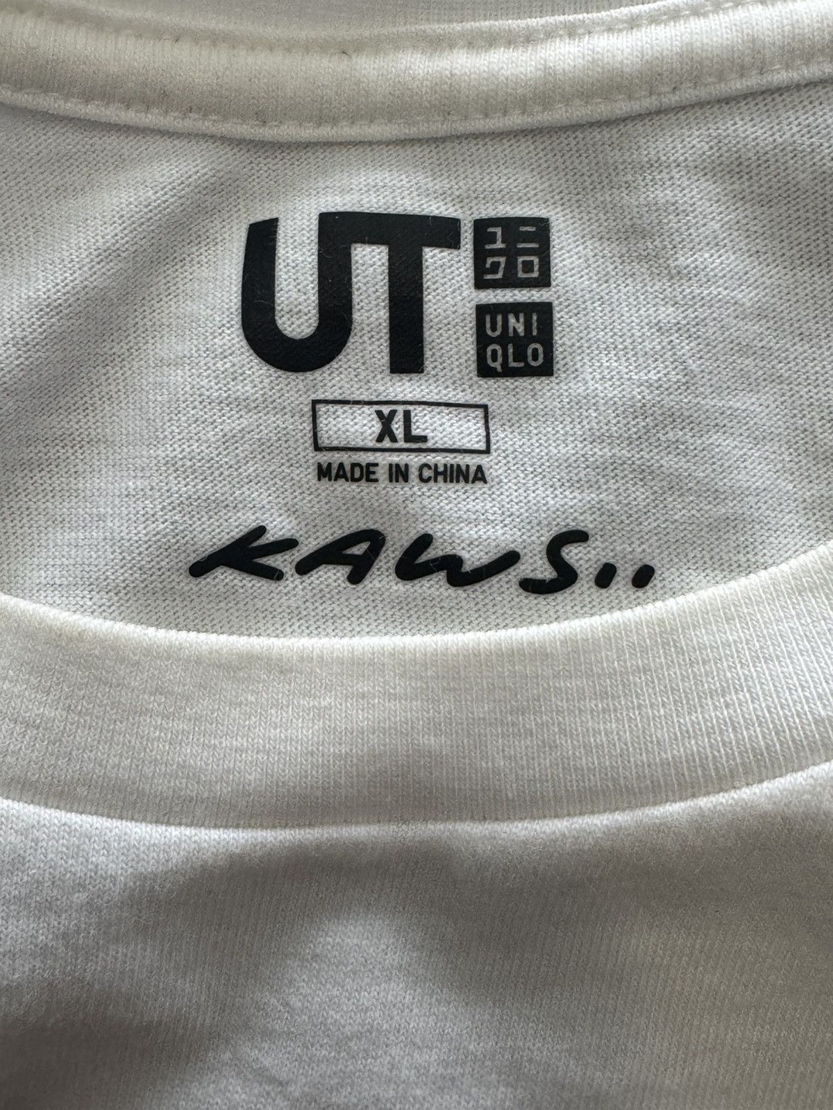 Kaws × Uniqlo Uniqlo X Kaws Chum 2016 White T Shirt Lifestyle Streetwear Size US XL / EU 56 / 4 - 3 Thumbnail