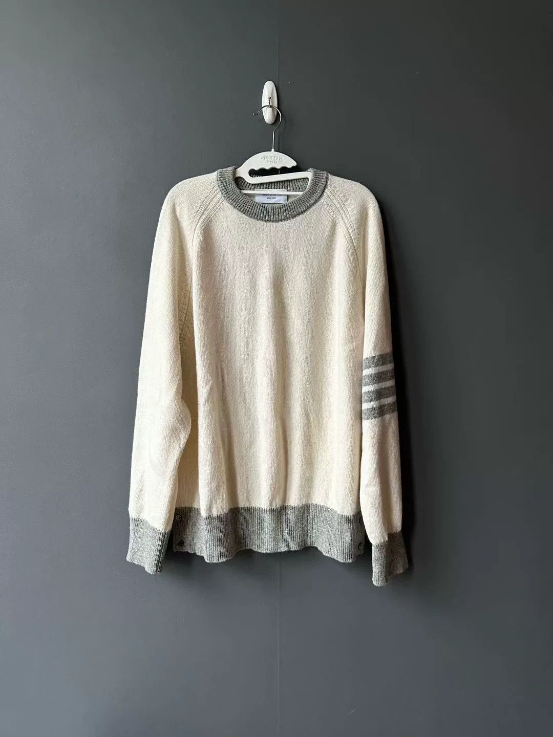 Thom Browne thom browne knitted sweater with gray trim Size US L / EU 52-54 / 3 - 1 Thumbnail