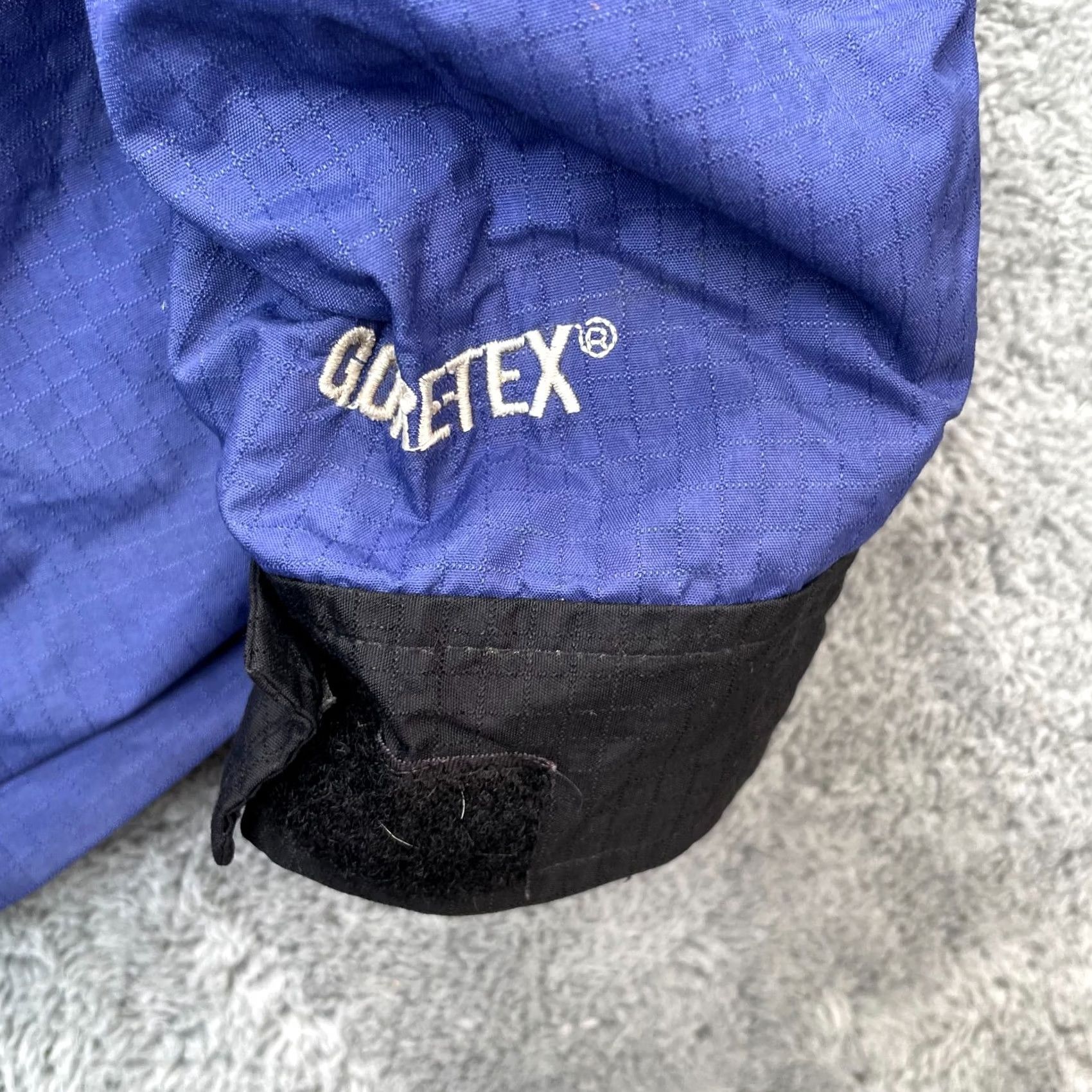 The North Face VINTAGE The North Face Jacket L Blue Gore Tex Hooded Waterproof Windbreaker Men 90s Size US L / EU 52-54 / 3 - 4 Thumbnail